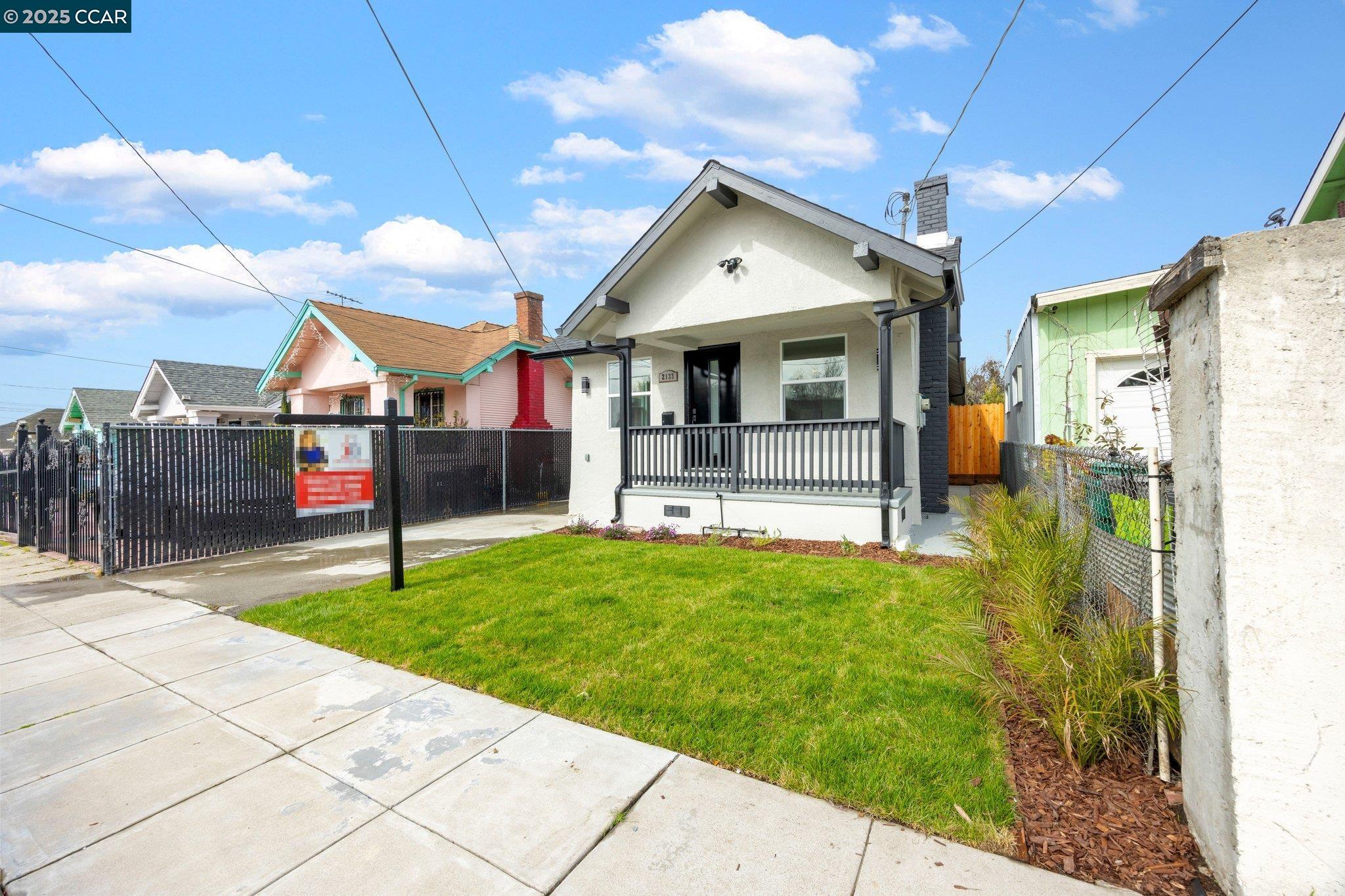 Detail Gallery Image 5 of 51 For 2133 39th Ave, Oakland,  CA 94601 - 3 Beds | 2 Baths