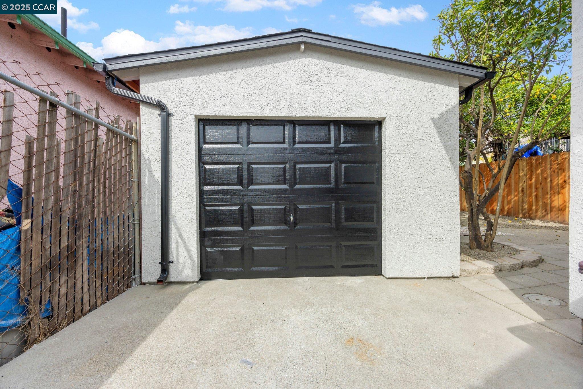 Detail Gallery Image 42 of 51 For 2133 39th Ave, Oakland,  CA 94601 - 3 Beds | 2 Baths