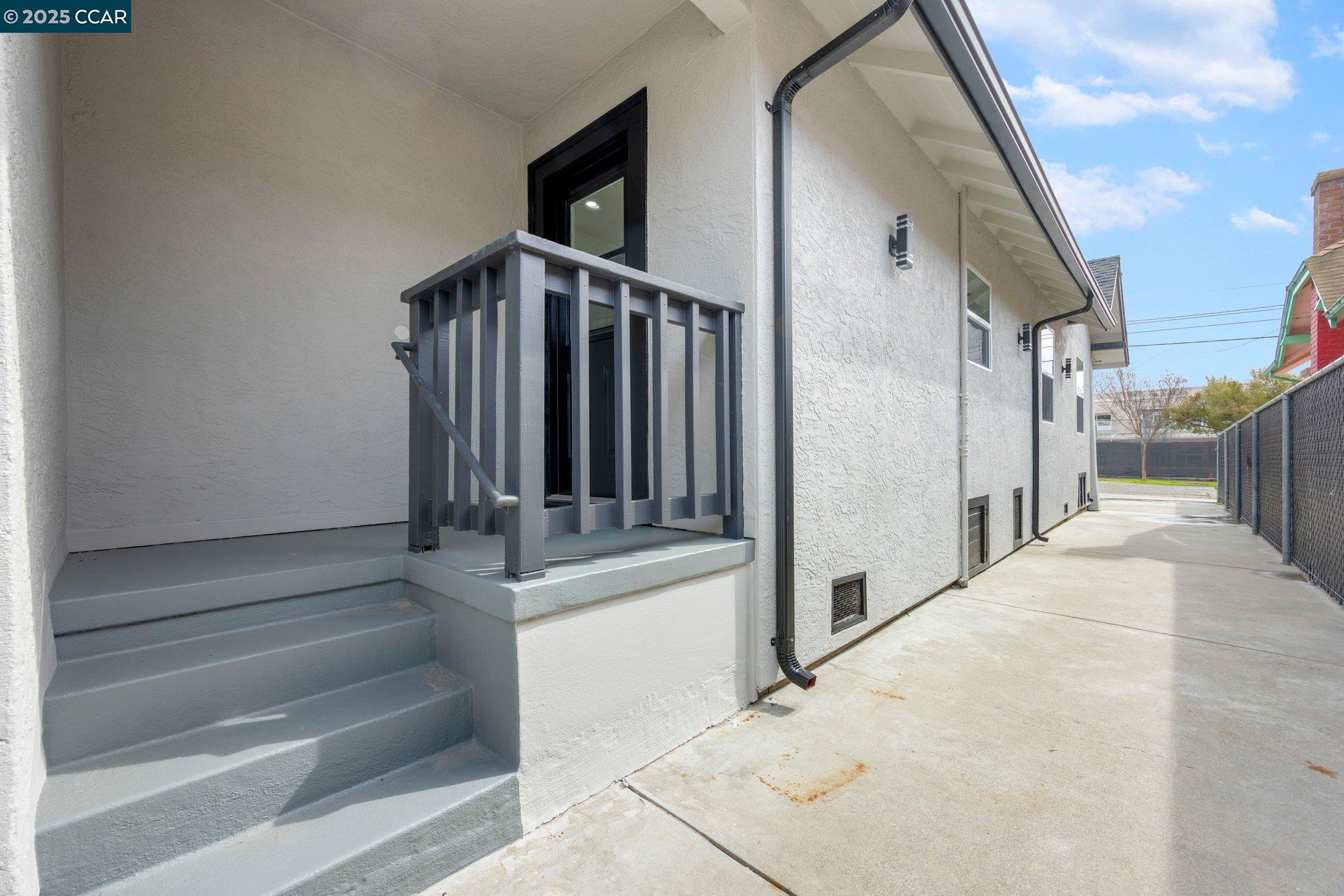 Detail Gallery Image 43 of 51 For 2133 39th Ave, Oakland,  CA 94601 - 3 Beds | 2 Baths