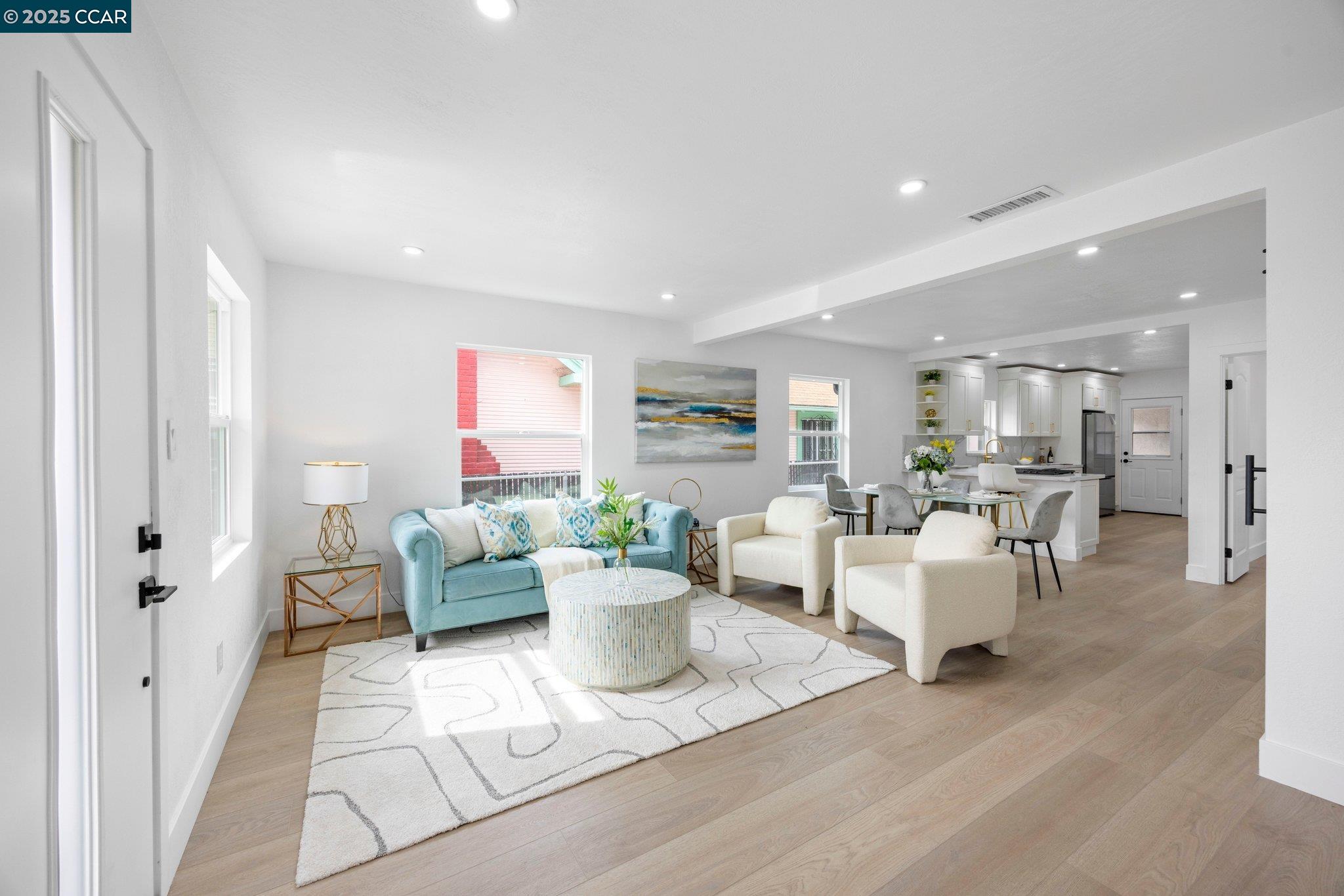 Detail Gallery Image 8 of 51 For 2133 39th Ave, Oakland,  CA 94601 - 3 Beds | 2 Baths