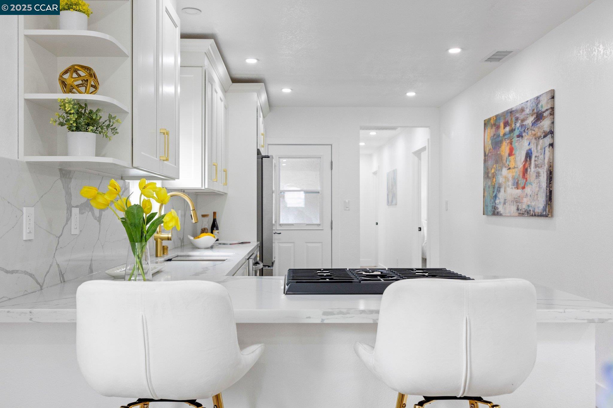 Detail Gallery Image 10 of 51 For 2133 39th Ave, Oakland,  CA 94601 - 3 Beds | 2 Baths