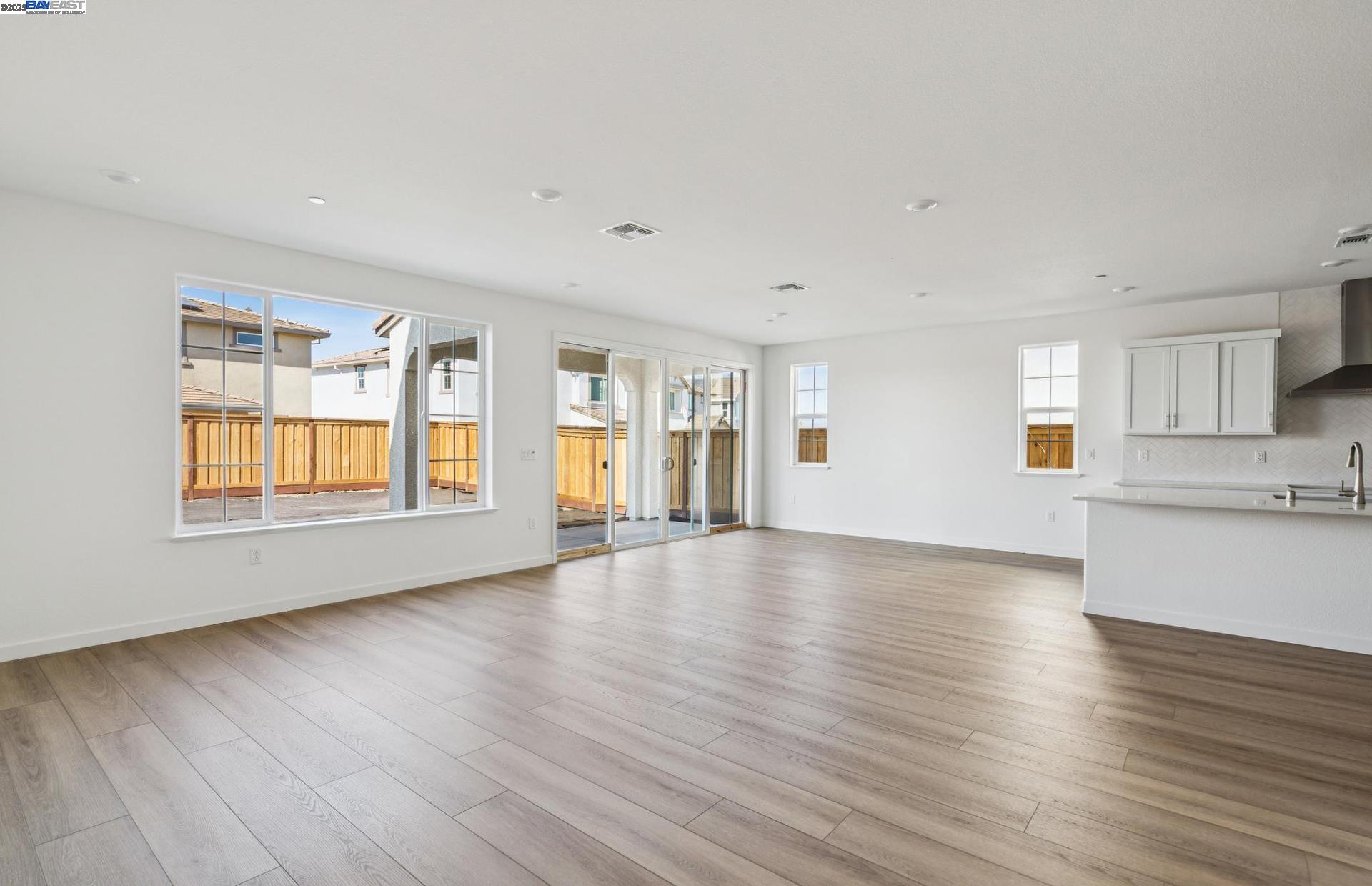 Detail Gallery Image 11 of 40 For 349 E Gobind Blvd, Mountain House,  CA 95391 - 5 Beds | 3/1 Baths