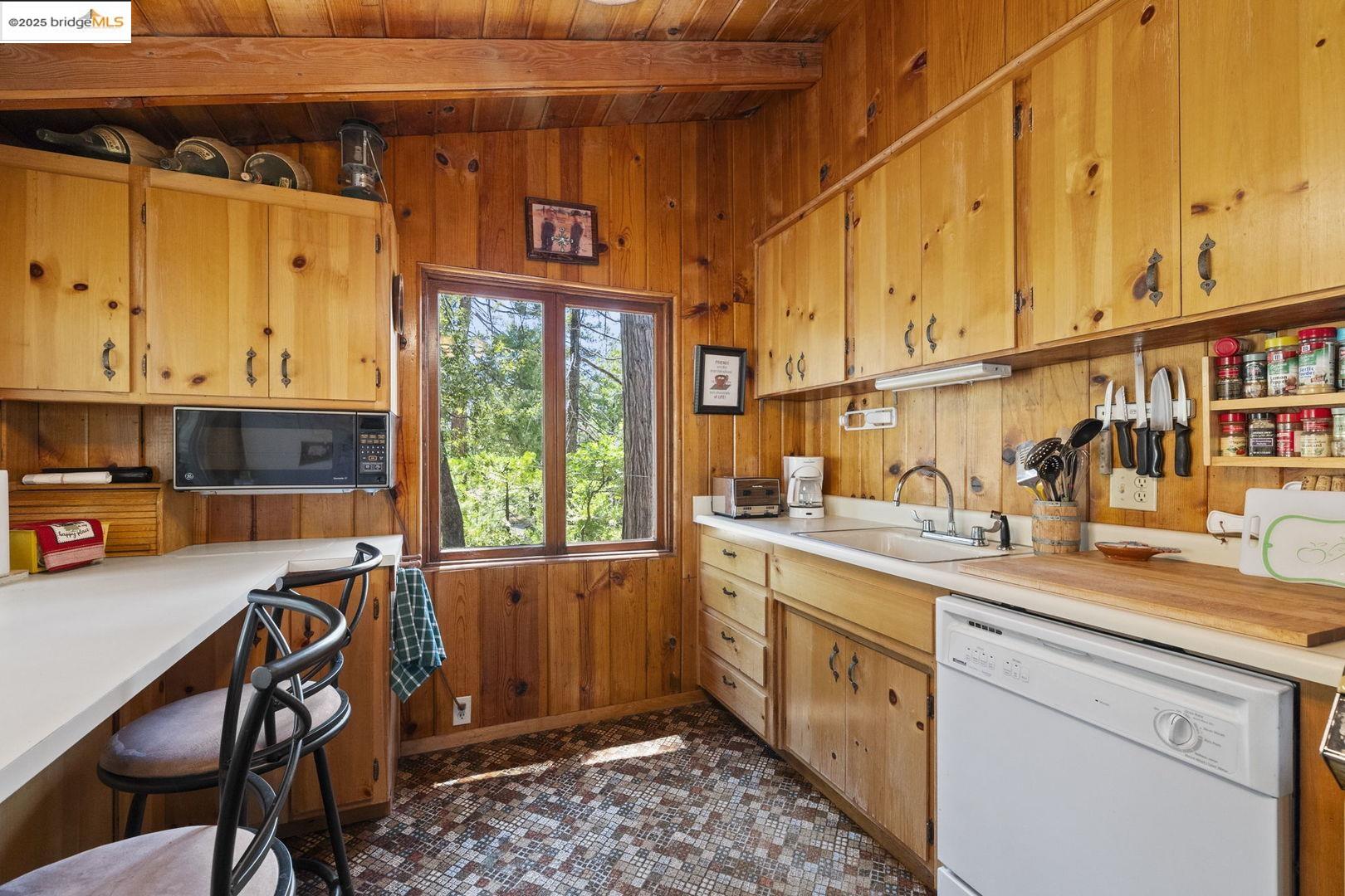 Detail Gallery Image 11 of 26 For 24315 Jeanita Ln, Mi Wuk Village,  CA 95346 - 3 Beds | 2 Baths