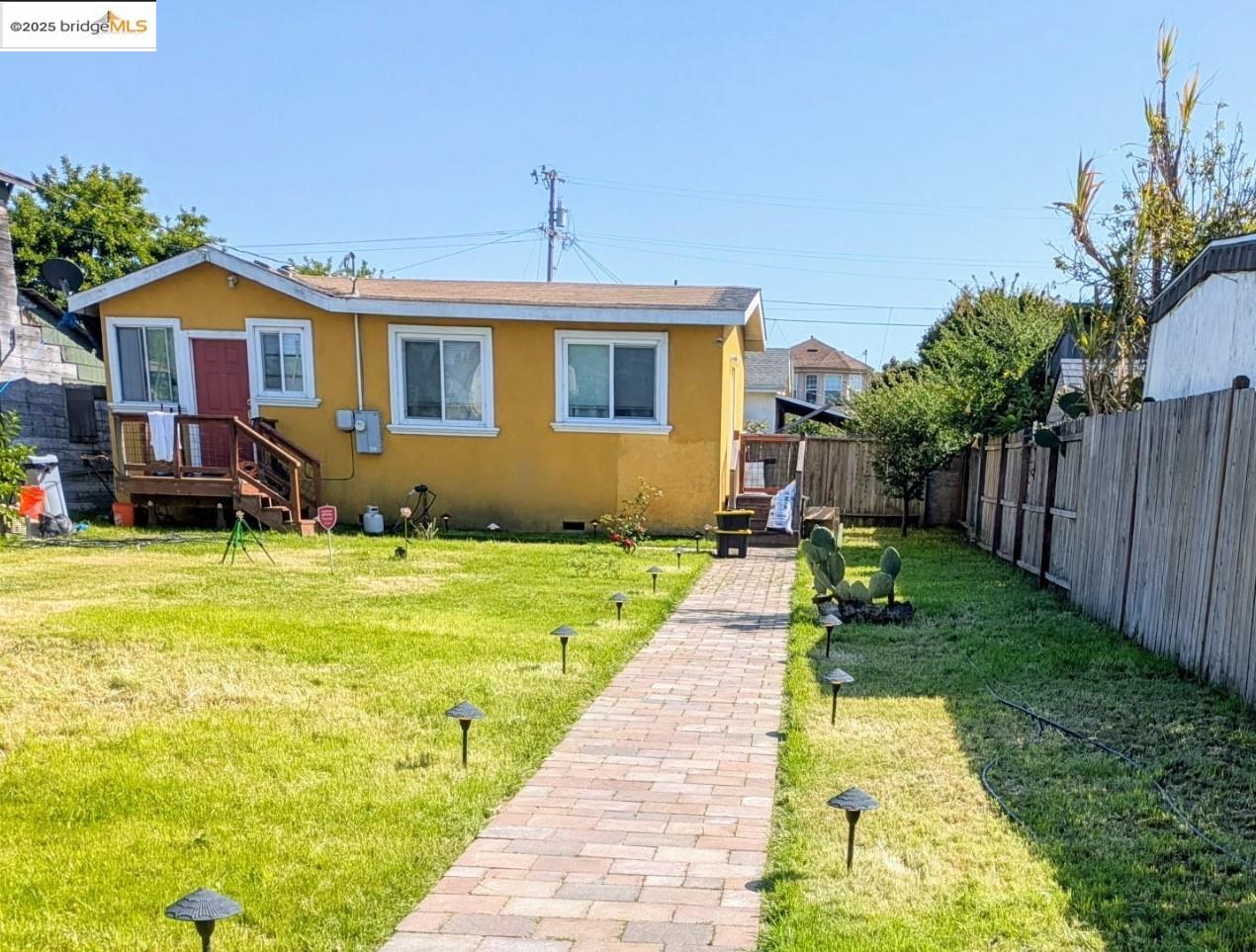 Detail Gallery Image 2 of 2 For 720 Alamo Ave, Richmond,  CA 94801 - 2 Beds | 1 Baths