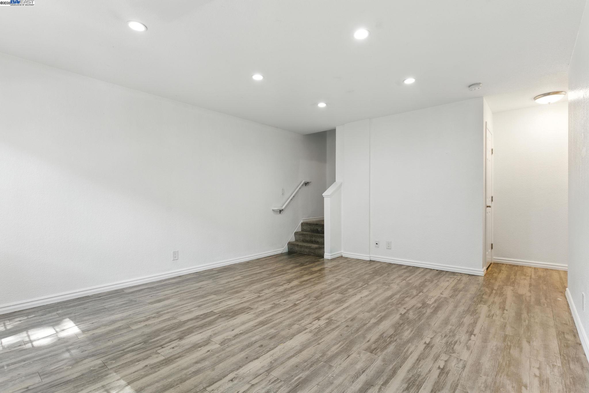 Photo #6: 41102558 Listing 