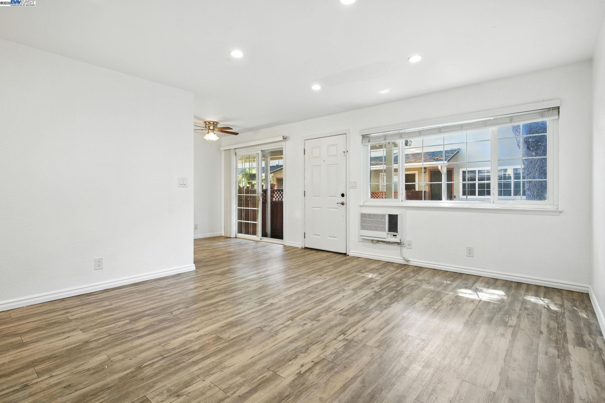 Photo #8: 41102558 Listing: Photo #8