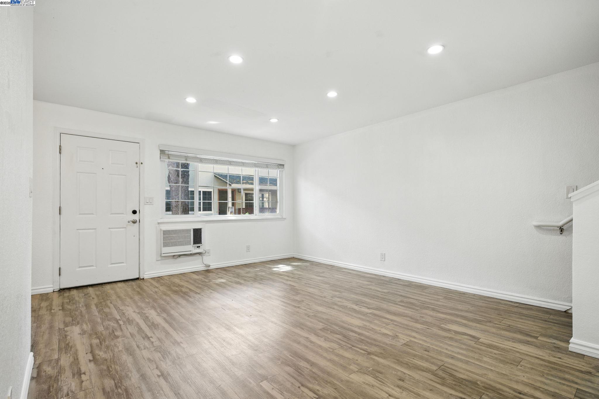 Photo #9: 41102558 Listing: Photo #9