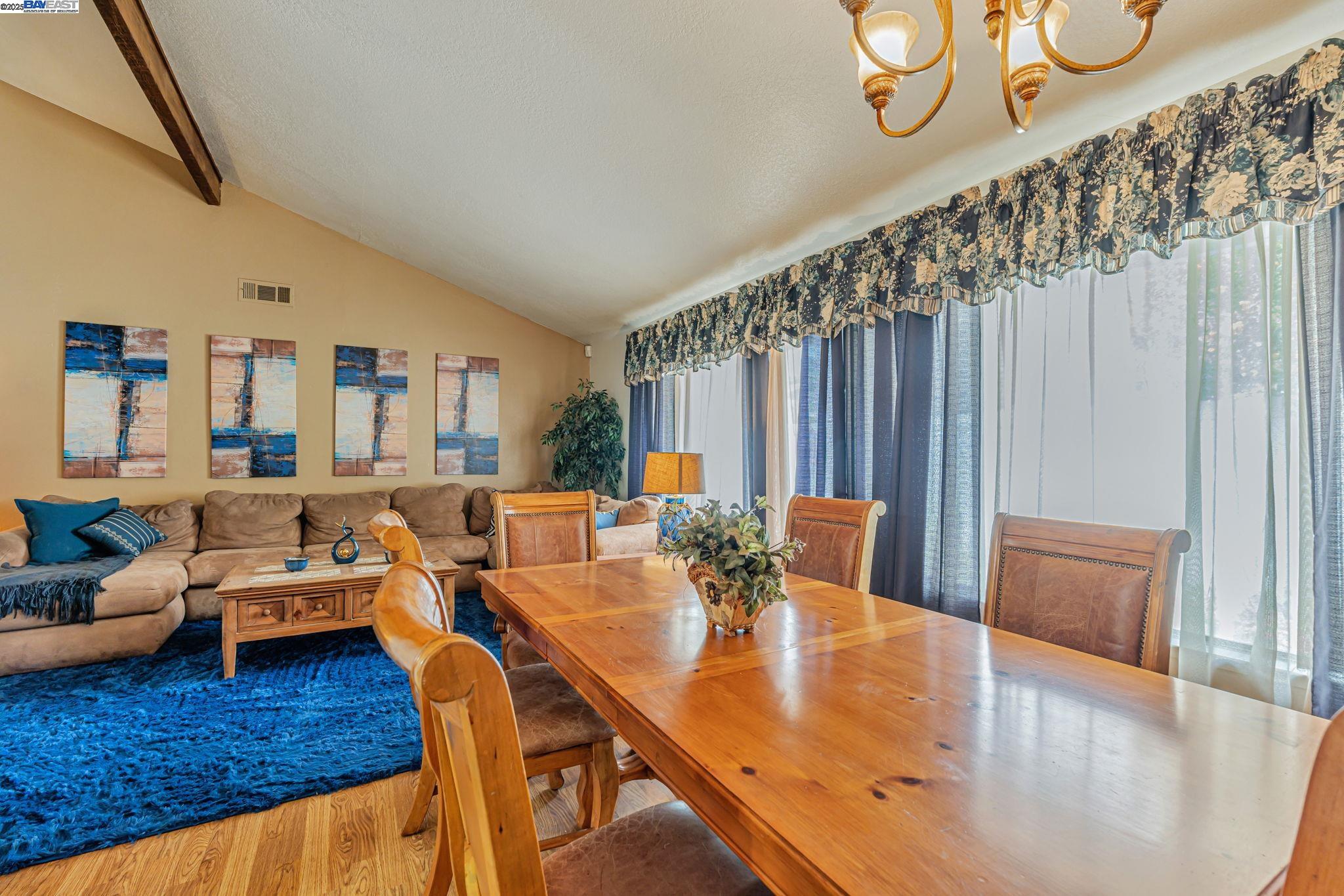 Detail Gallery Image 12 of 44 For 2117 Lido Cir, Stockton,  CA 95207 - 3 Beds | 2 Baths