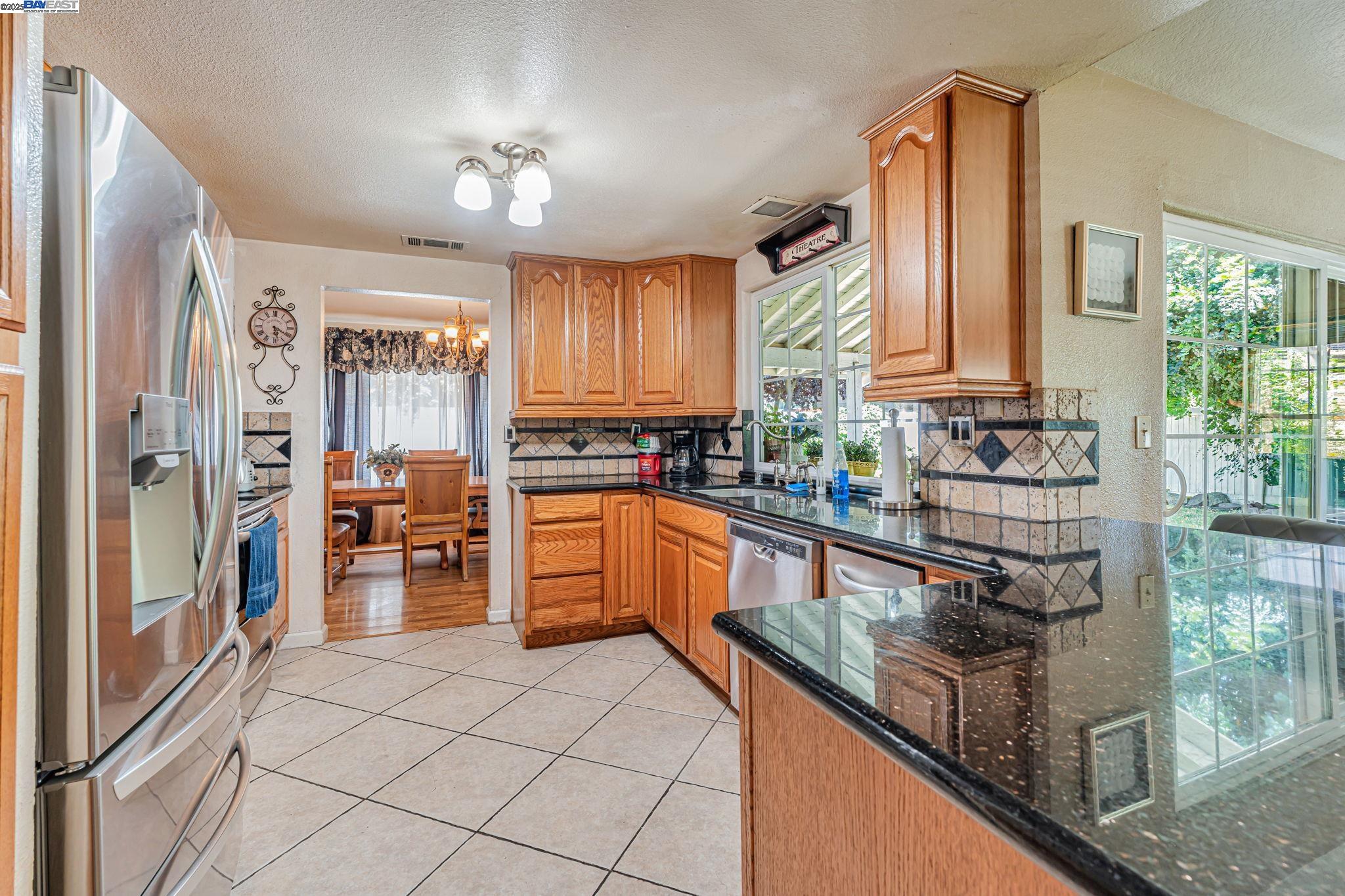 Detail Gallery Image 21 of 44 For 2117 Lido Cir, Stockton,  CA 95207 - 3 Beds | 2 Baths