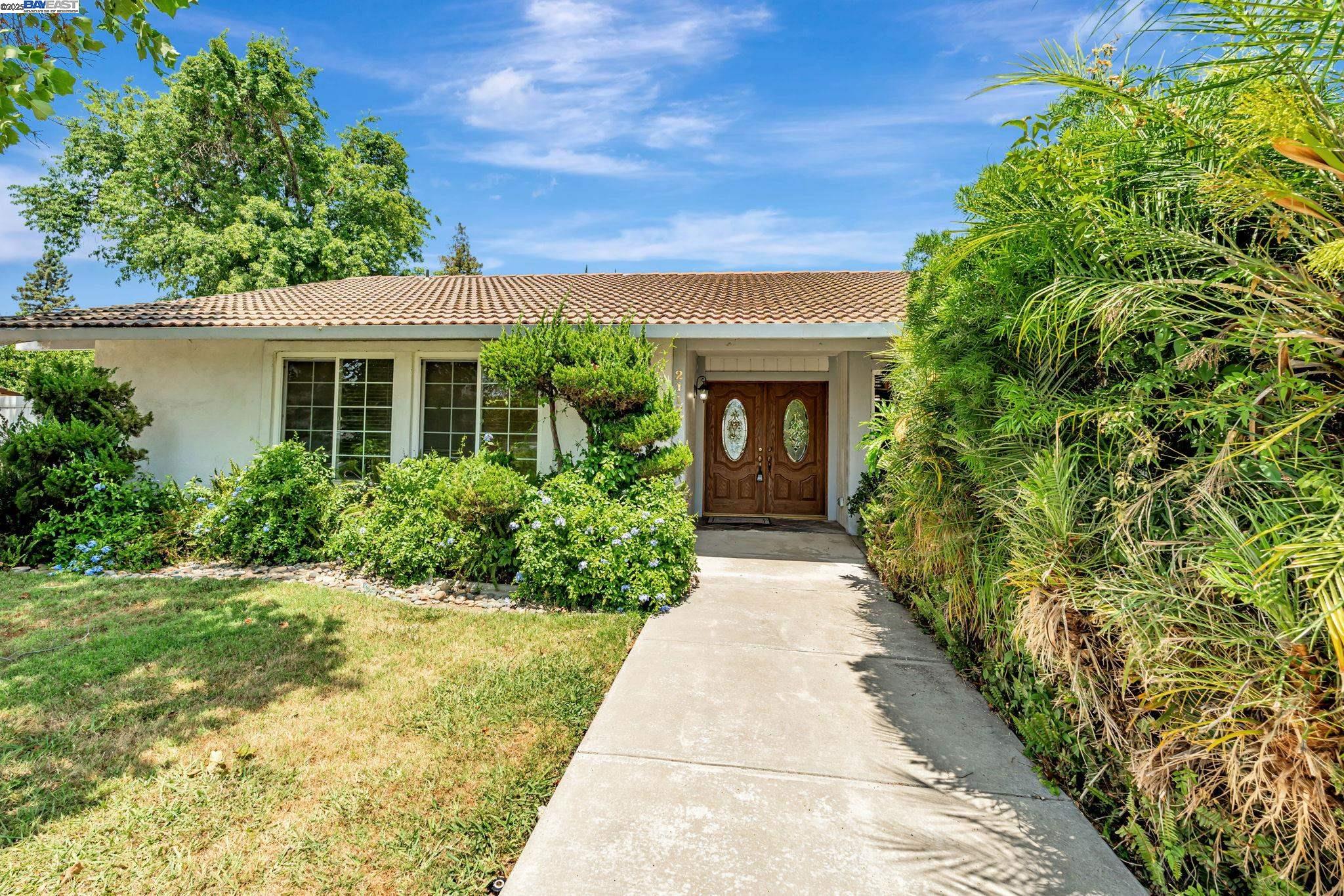 Detail Gallery Image 5 of 44 For 2117 Lido Cir, Stockton,  CA 95207 - 3 Beds | 2 Baths