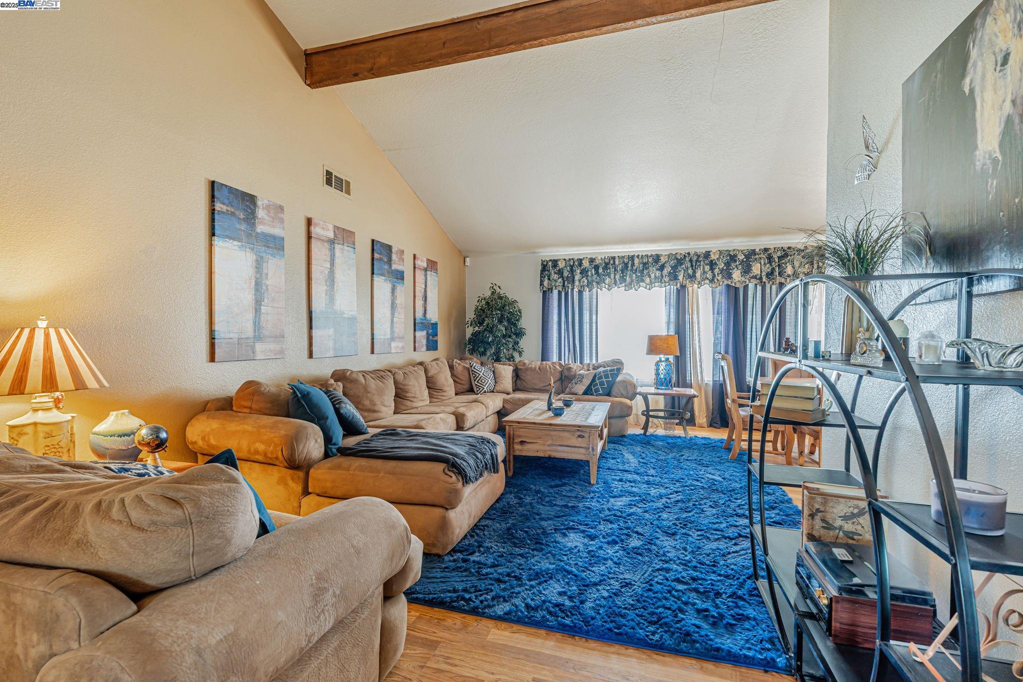 Detail Gallery Image 7 of 44 For 2117 Lido Cir, Stockton,  CA 95207 - 3 Beds | 2 Baths