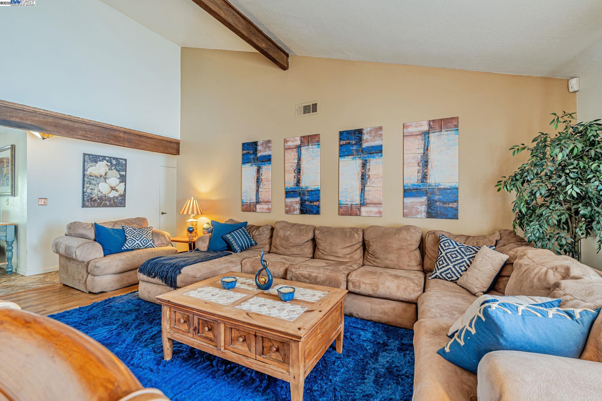 Detail Gallery Image 9 of 44 For 2117 Lido Cir, Stockton,  CA 95207 - 3 Beds | 2 Baths
