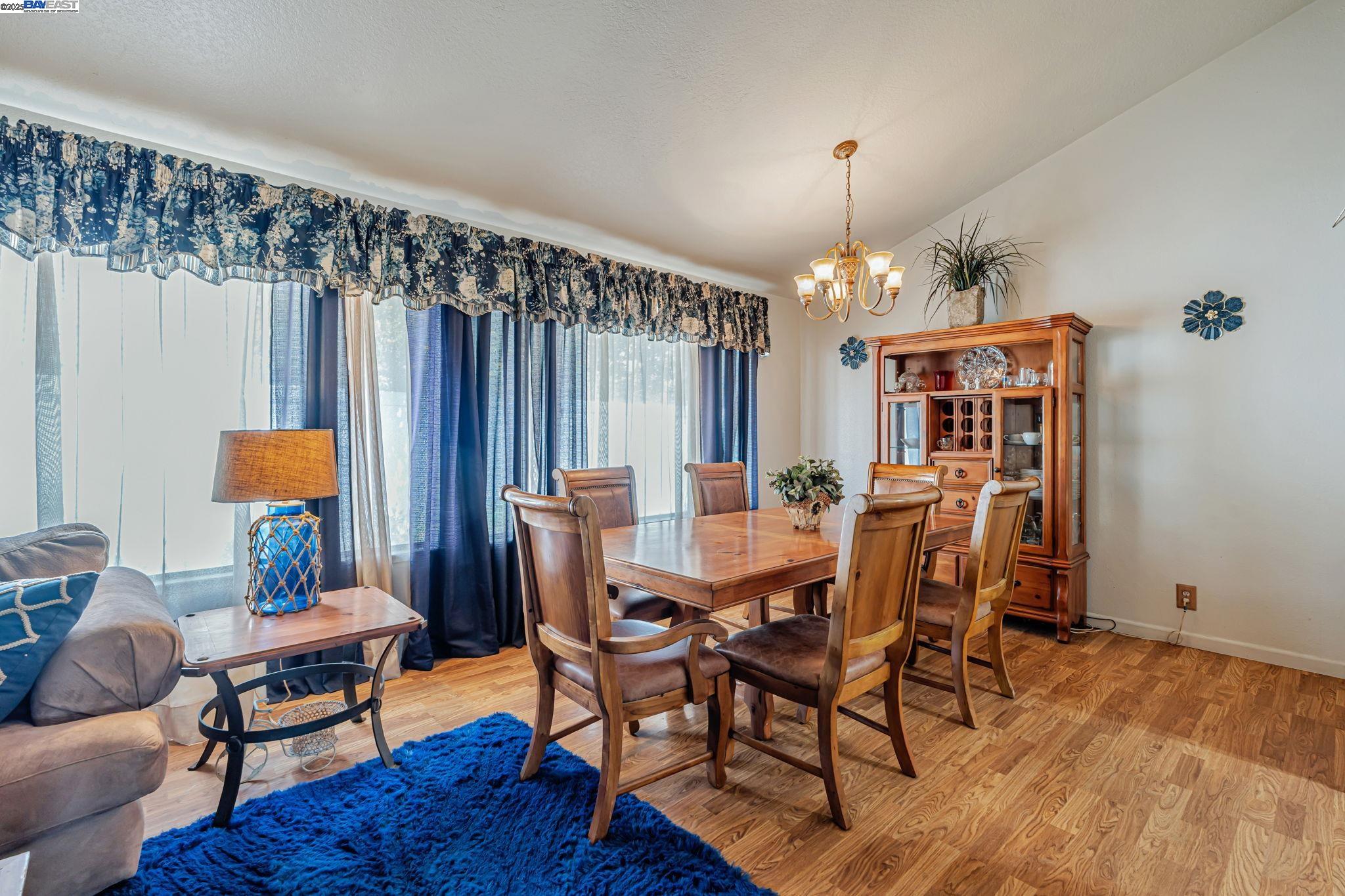 Detail Gallery Image 10 of 44 For 2117 Lido Cir, Stockton,  CA 95207 - 3 Beds | 2 Baths