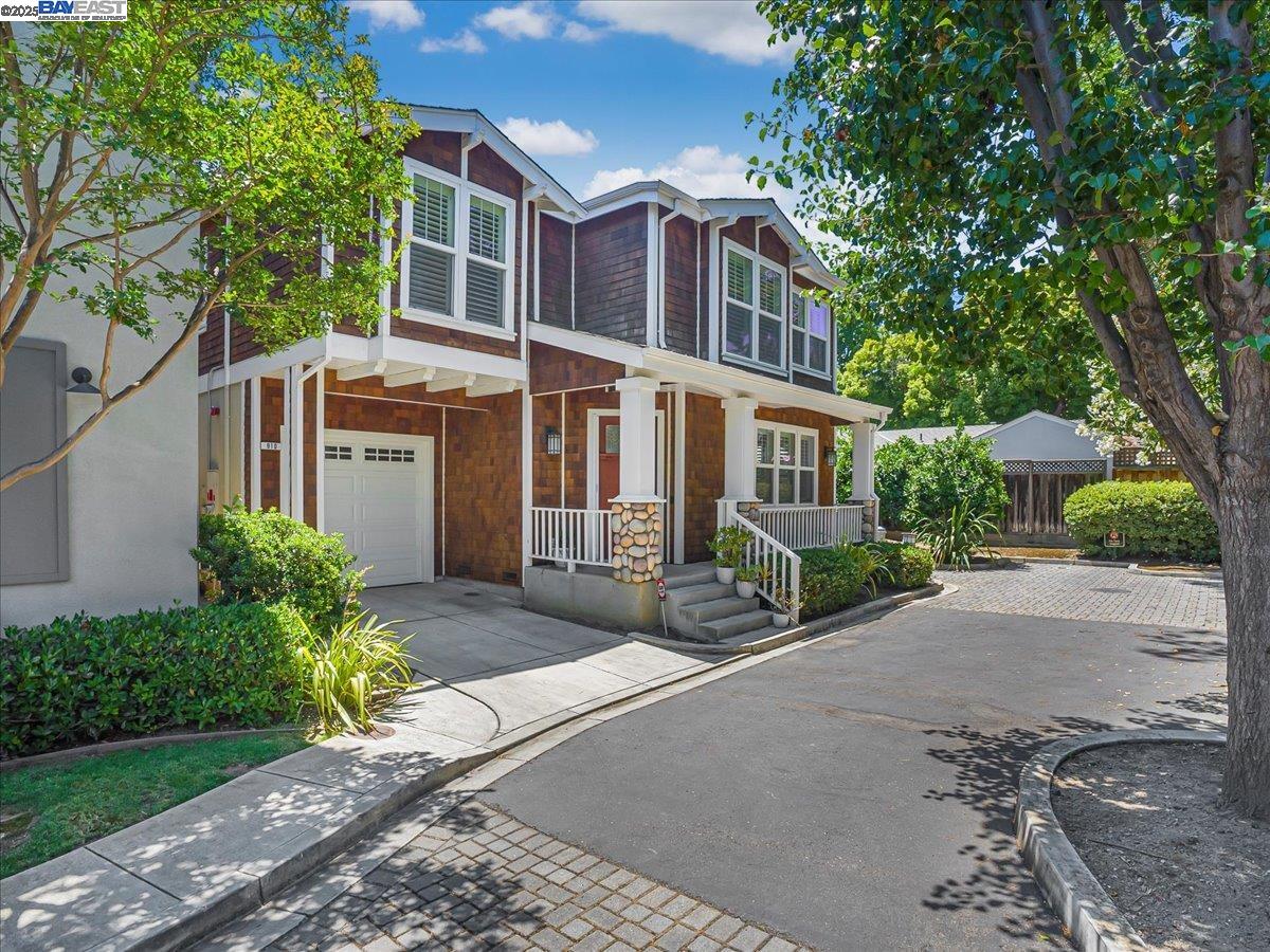 Detail Gallery Image 2 of 28 For 910 Willowshire Way, San Jose,  CA 95125 - 4 Beds | 2/1 Baths