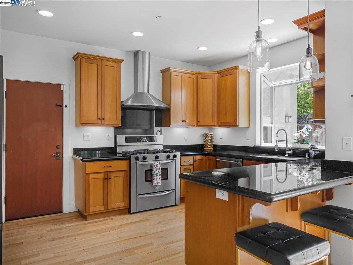 Detail Gallery Image 13 of 28 For 910 Willowshire Way, San Jose,  CA 95125 - 4 Beds | 2/1 Baths