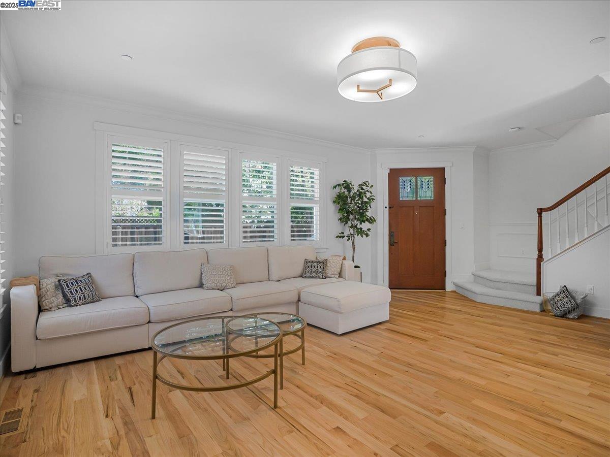 Detail Gallery Image 14 of 28 For 910 Willowshire Way, San Jose,  CA 95125 - 4 Beds | 2/1 Baths