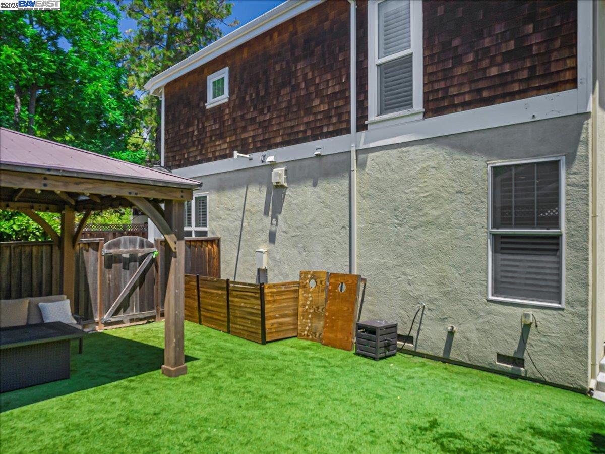 Detail Gallery Image 3 of 28 For 910 Willowshire Way, San Jose,  CA 95125 - 4 Beds | 2/1 Baths