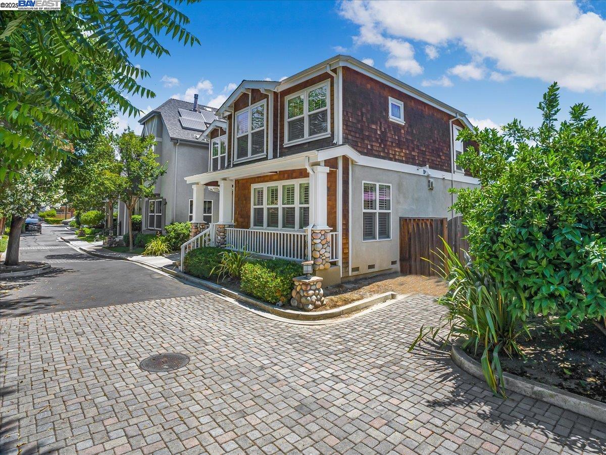 Detail Gallery Image 4 of 28 For 910 Willowshire Way, San Jose,  CA 95125 - 4 Beds | 2/1 Baths