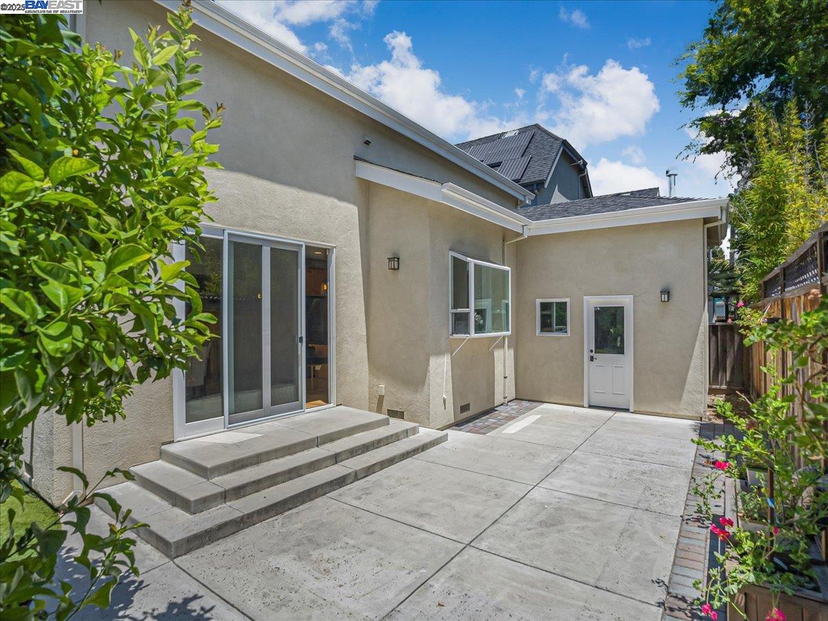 Detail Gallery Image 5 of 28 For 910 Willowshire Way, San Jose,  CA 95125 - 4 Beds | 2/1 Baths