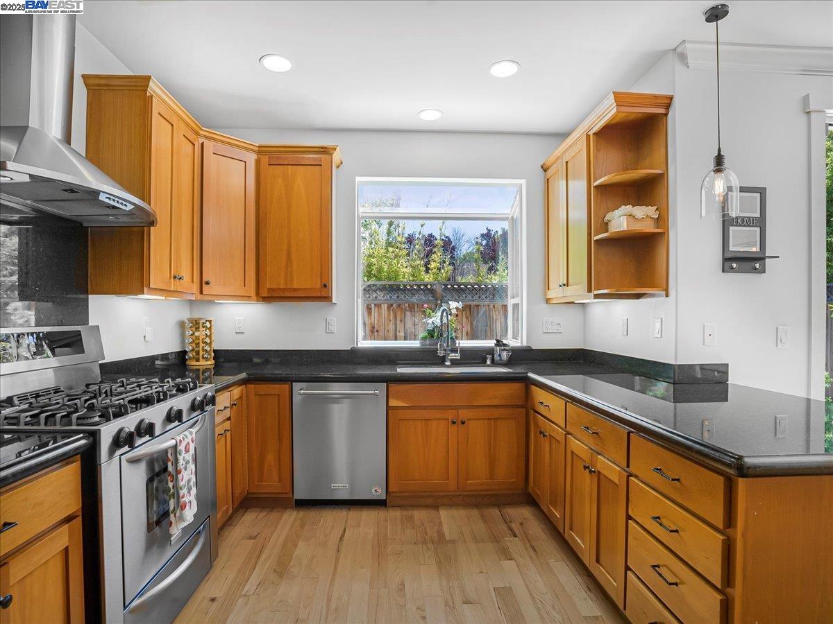Detail Gallery Image 8 of 28 For 910 Willowshire Way, San Jose,  CA 95125 - 4 Beds | 2/1 Baths