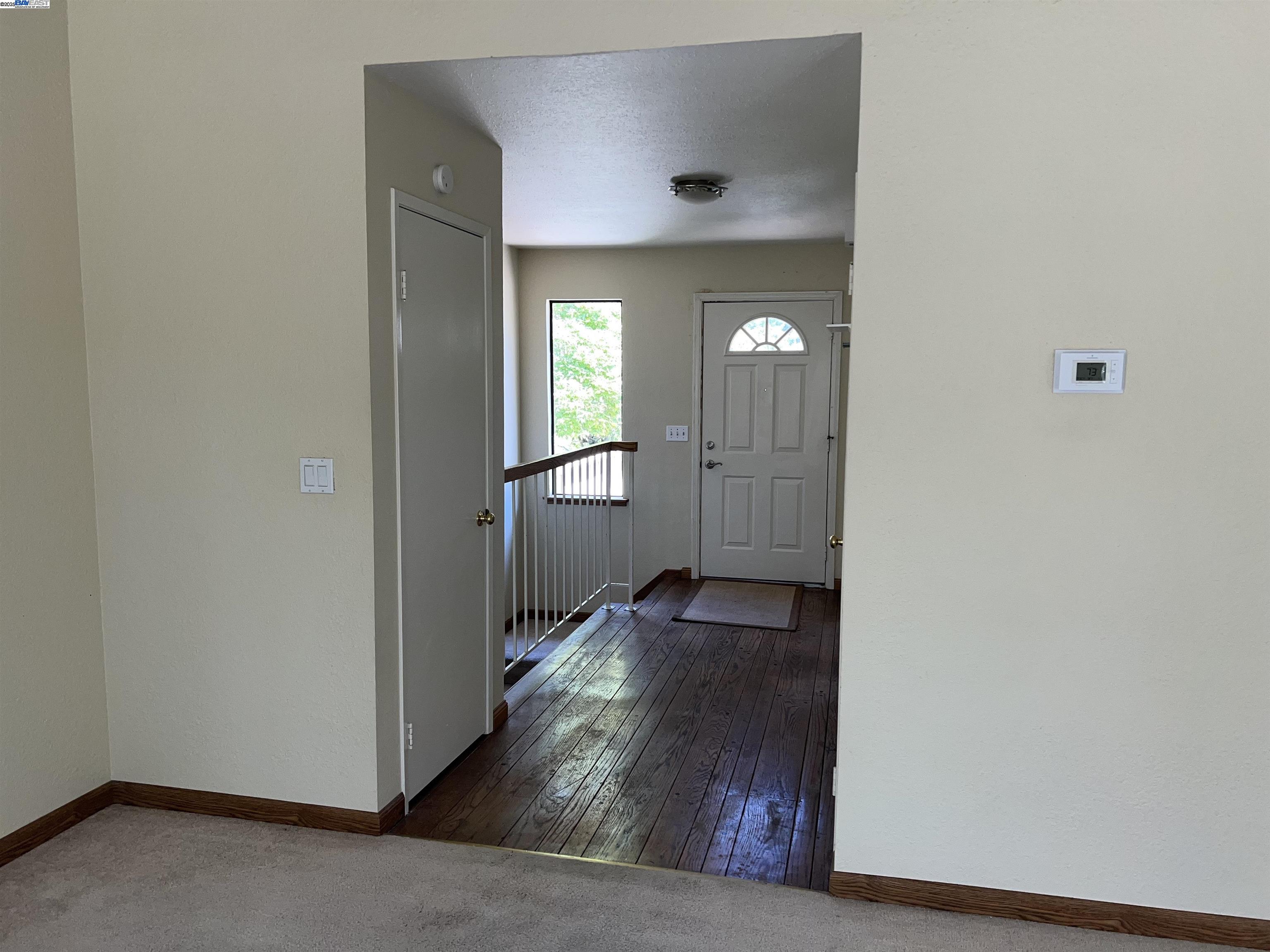 Detail Gallery Image 11 of 21 For 405 Thistle Cir, Martinez,  CA 94553 - 3 Beds | 2/1 Baths