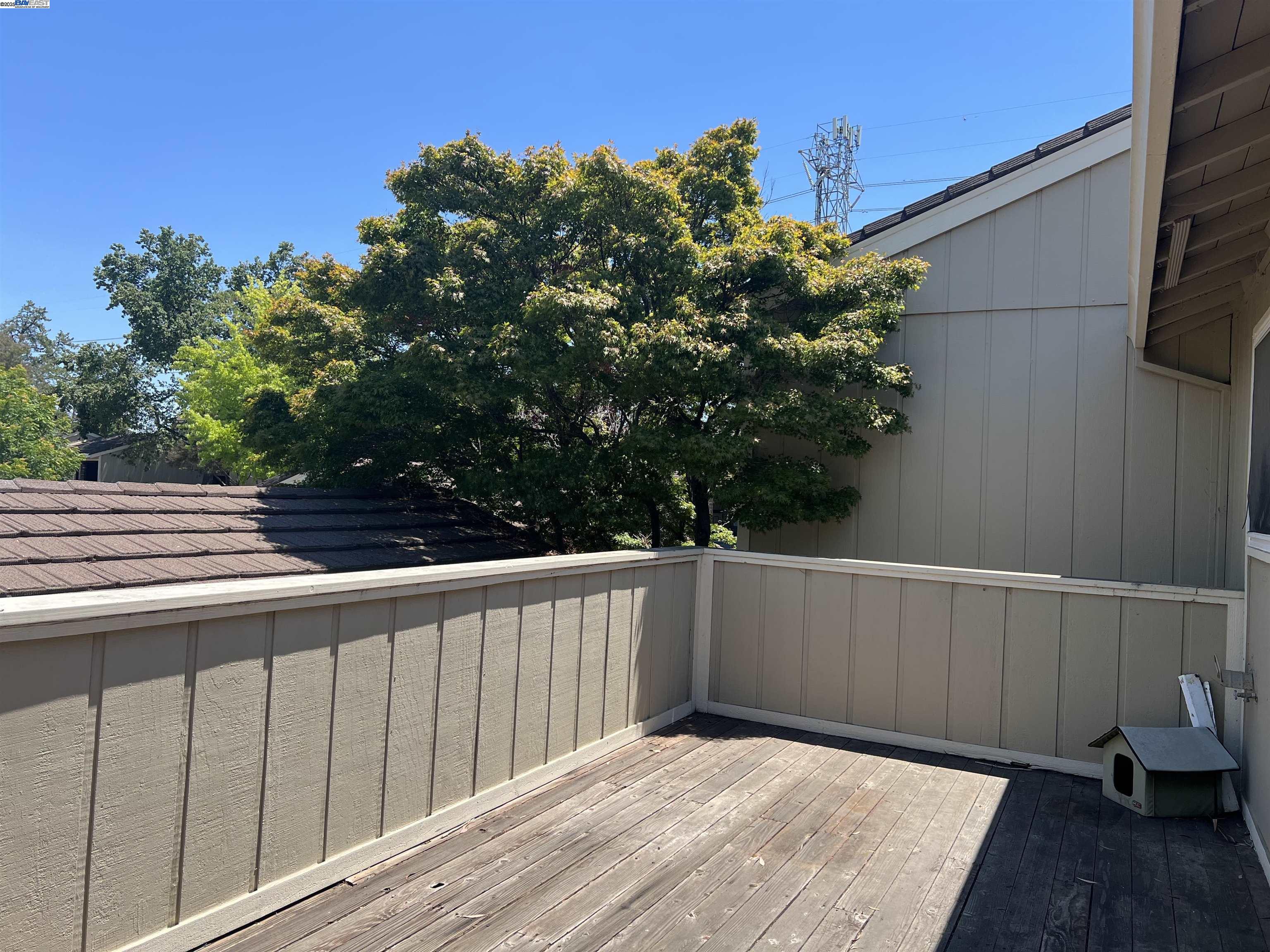 Detail Gallery Image 4 of 21 For 405 Thistle Cir, Martinez,  CA 94553 - 3 Beds | 2/1 Baths
