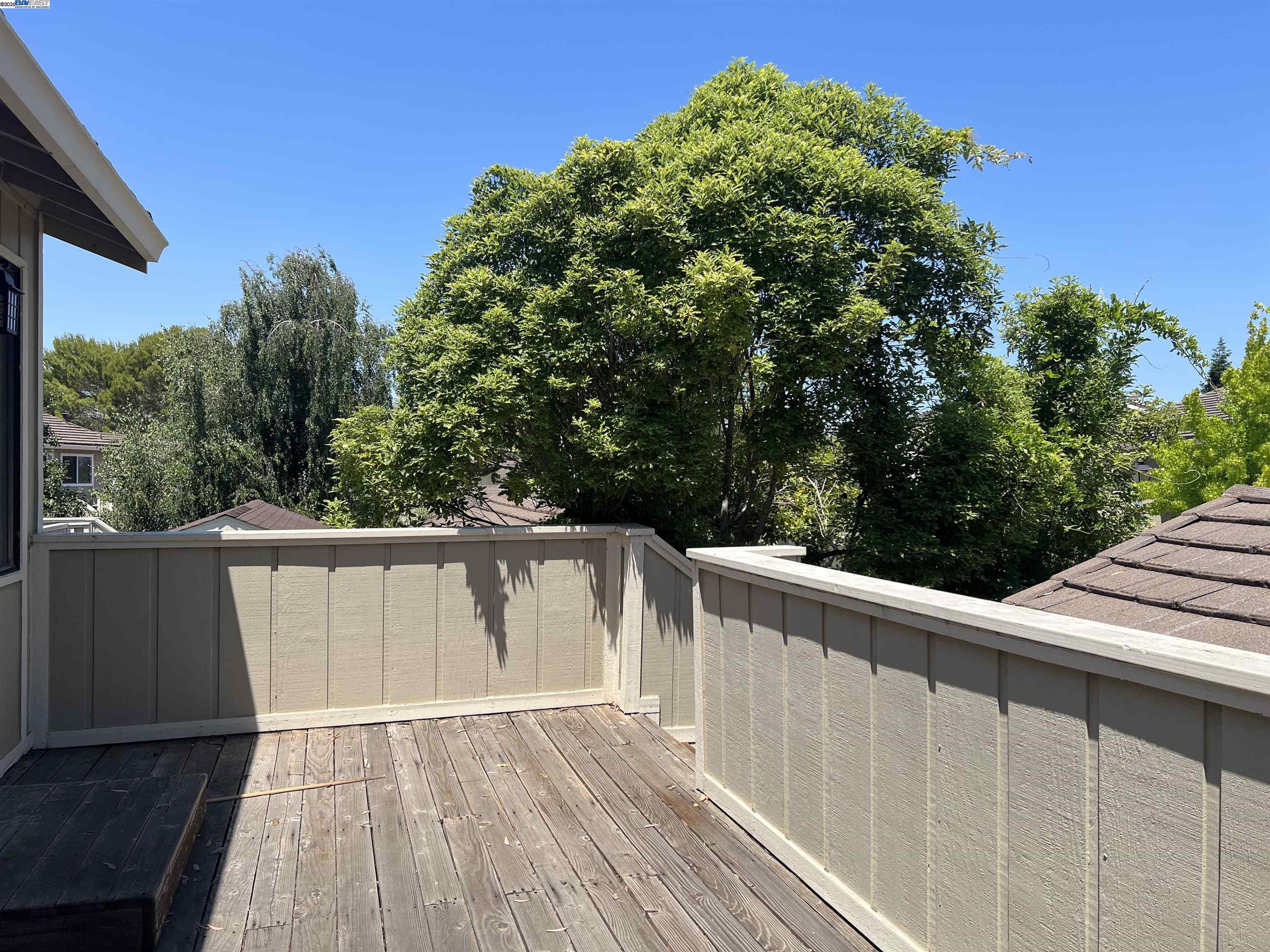 Detail Gallery Image 5 of 21 For 405 Thistle Cir, Martinez,  CA 94553 - 3 Beds | 2/1 Baths