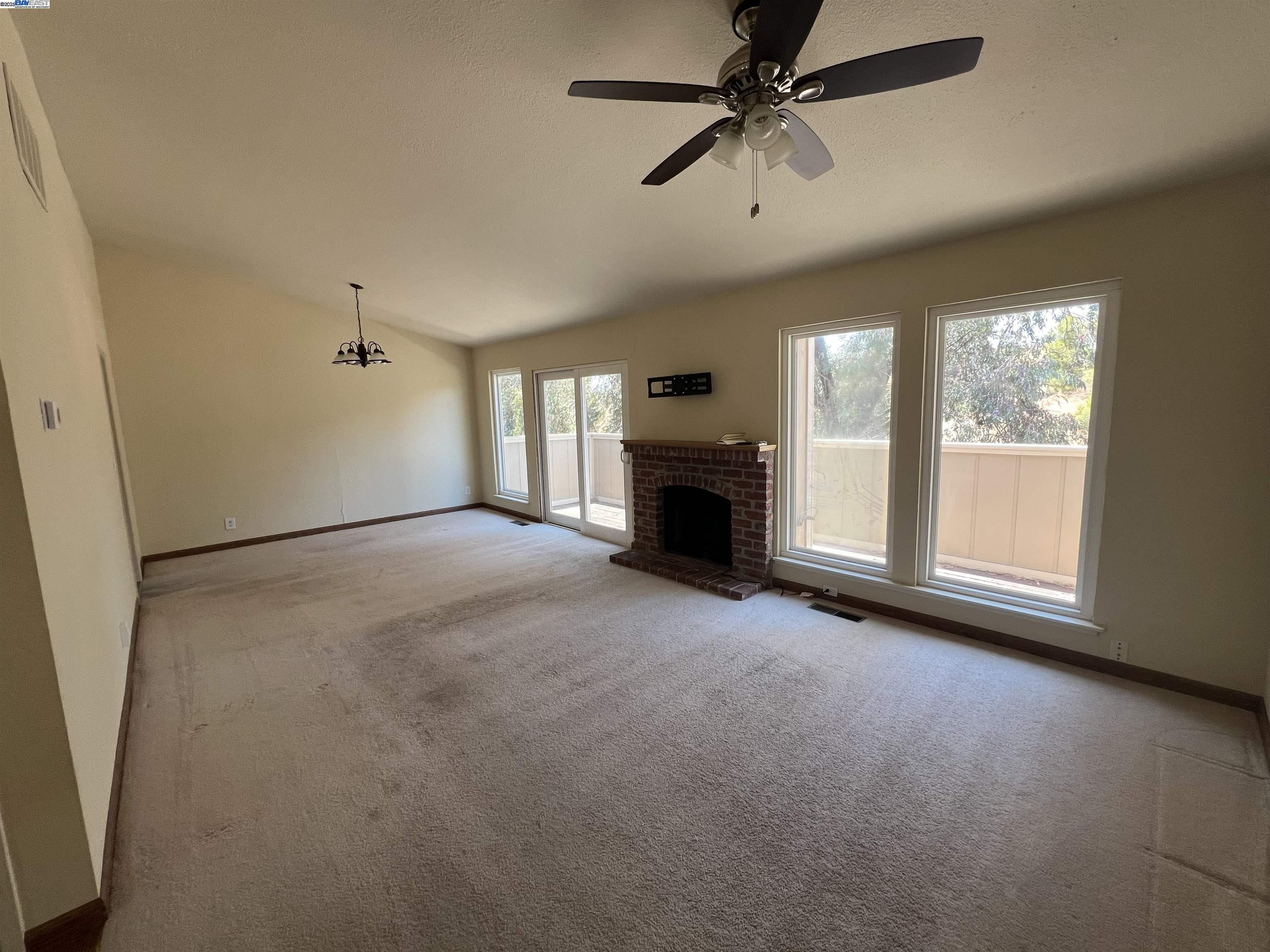 Detail Gallery Image 10 of 21 For 405 Thistle Cir, Martinez,  CA 94553 - 3 Beds | 2/1 Baths