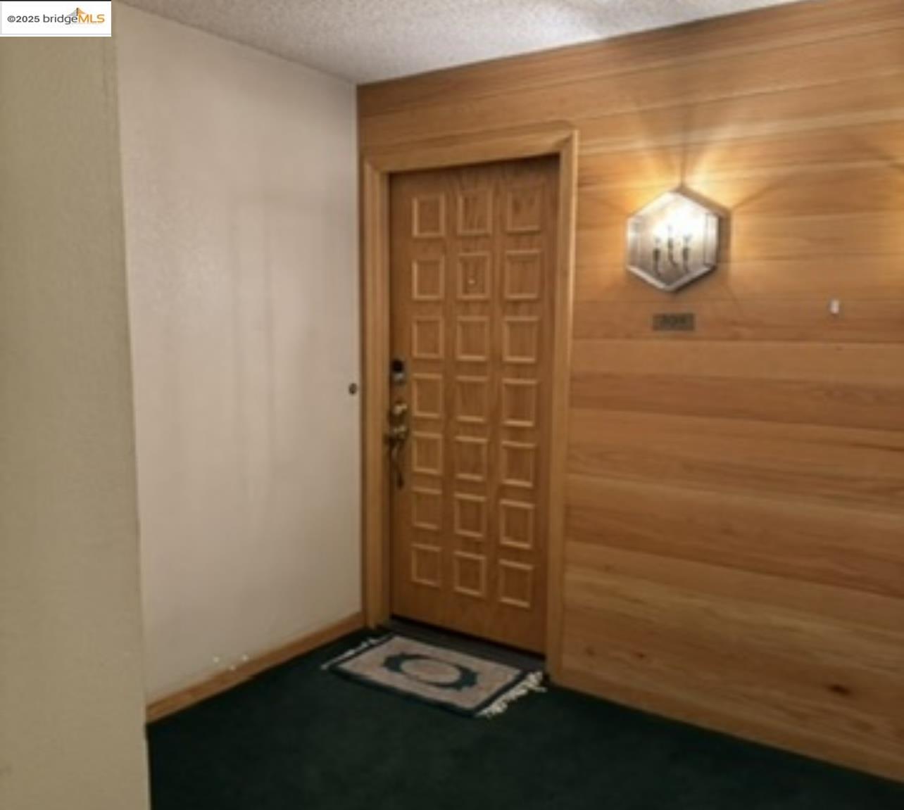 Browse active condo listings in BRIDGEPORTE