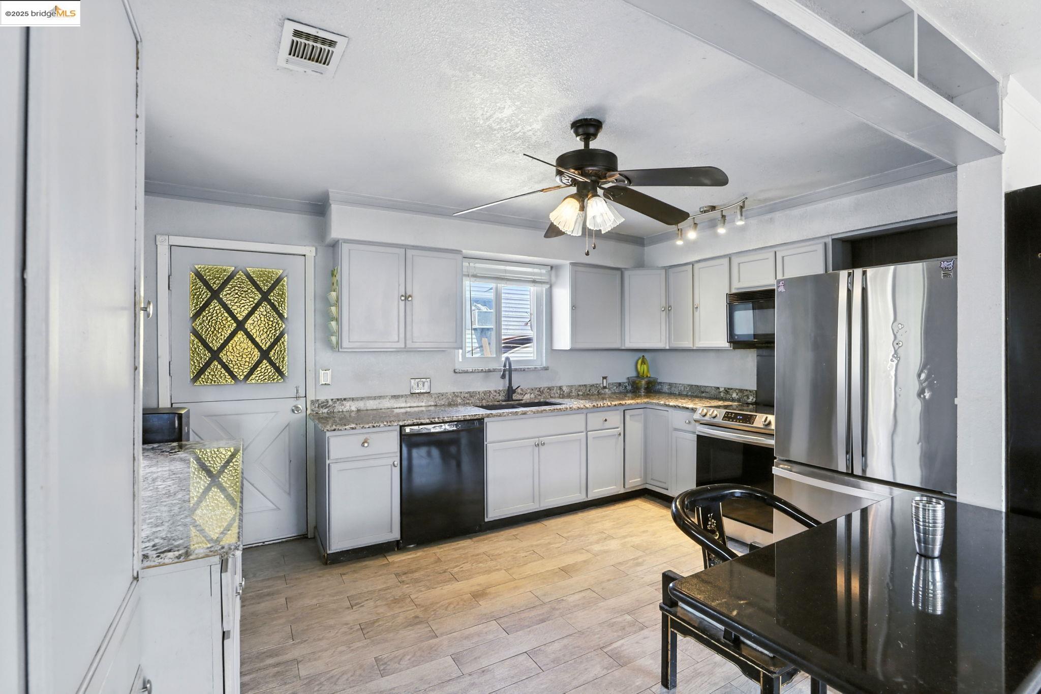 Detail Gallery Image 11 of 30 For 27 4th Avenue, Isleton,  CA 95641 - 4 Beds | 2 Baths