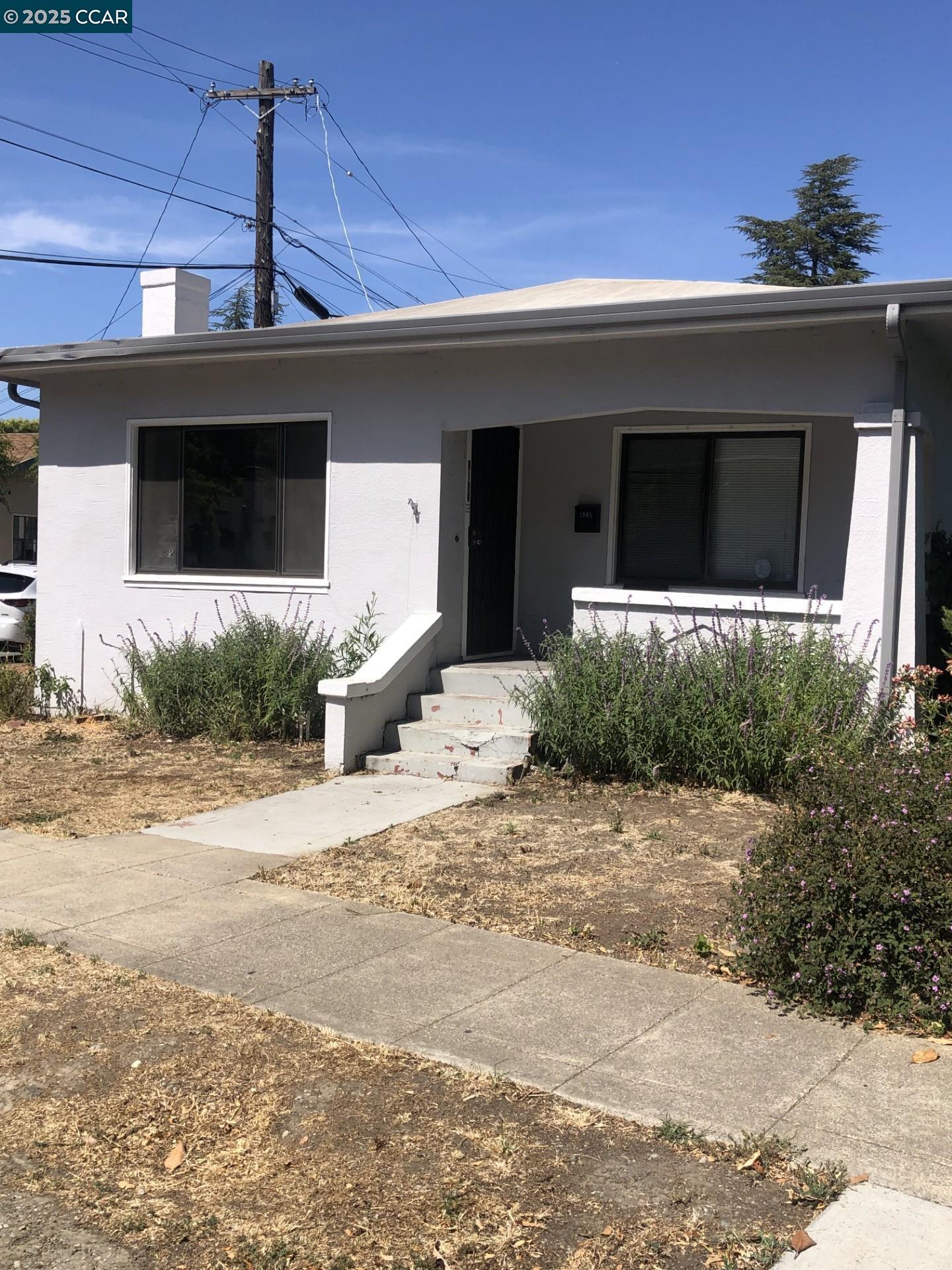 Detail Gallery Image 1 of 1 For 2105 Alhambra Avenue, Martinez,  CA 94553-2660 - 2 Beds | 1 Baths