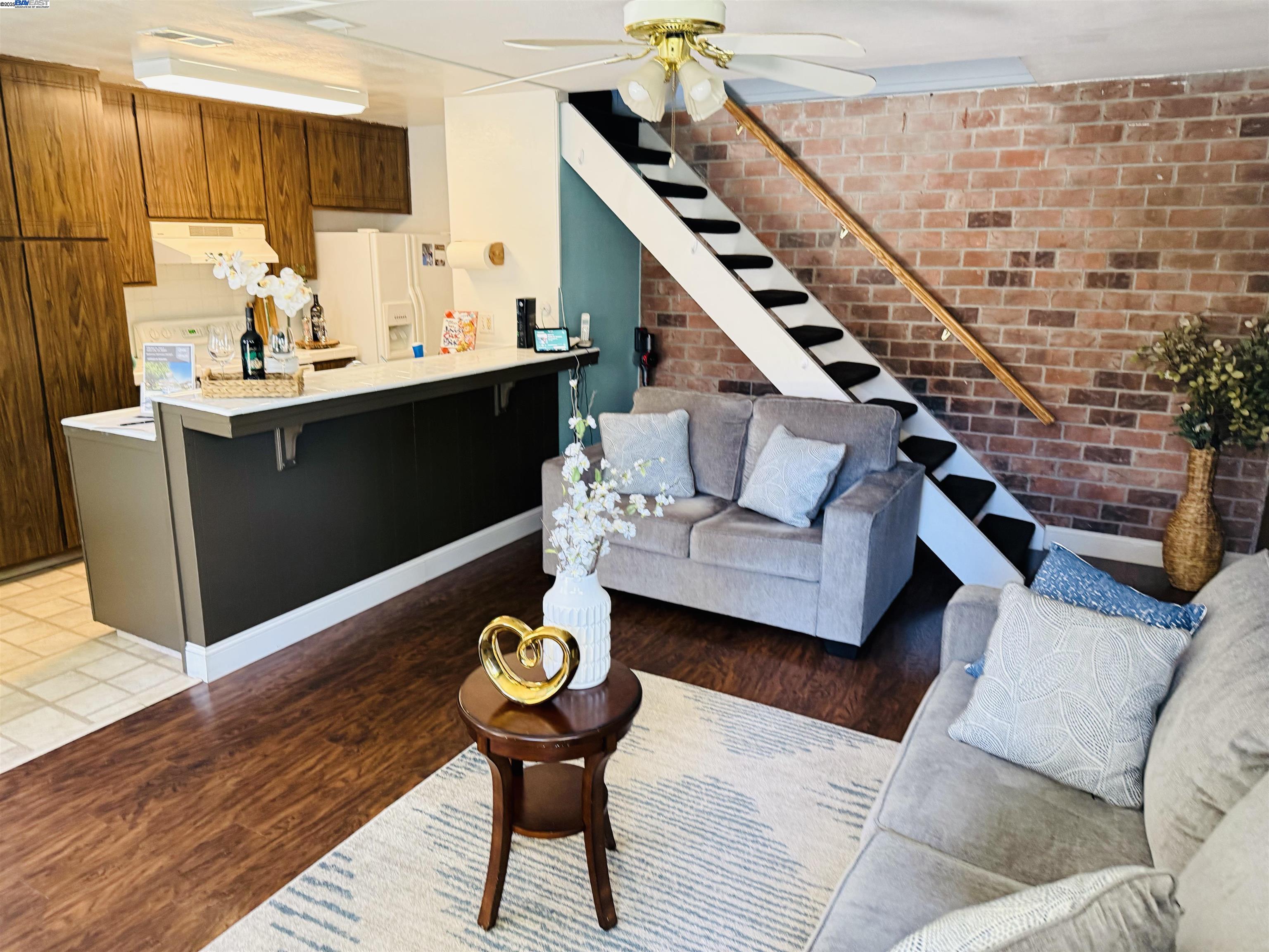Detail Gallery Image 3 of 11 For 2155 Eric Ct #3,  Union City,  CA 94587 - 2 Beds | 1 Baths