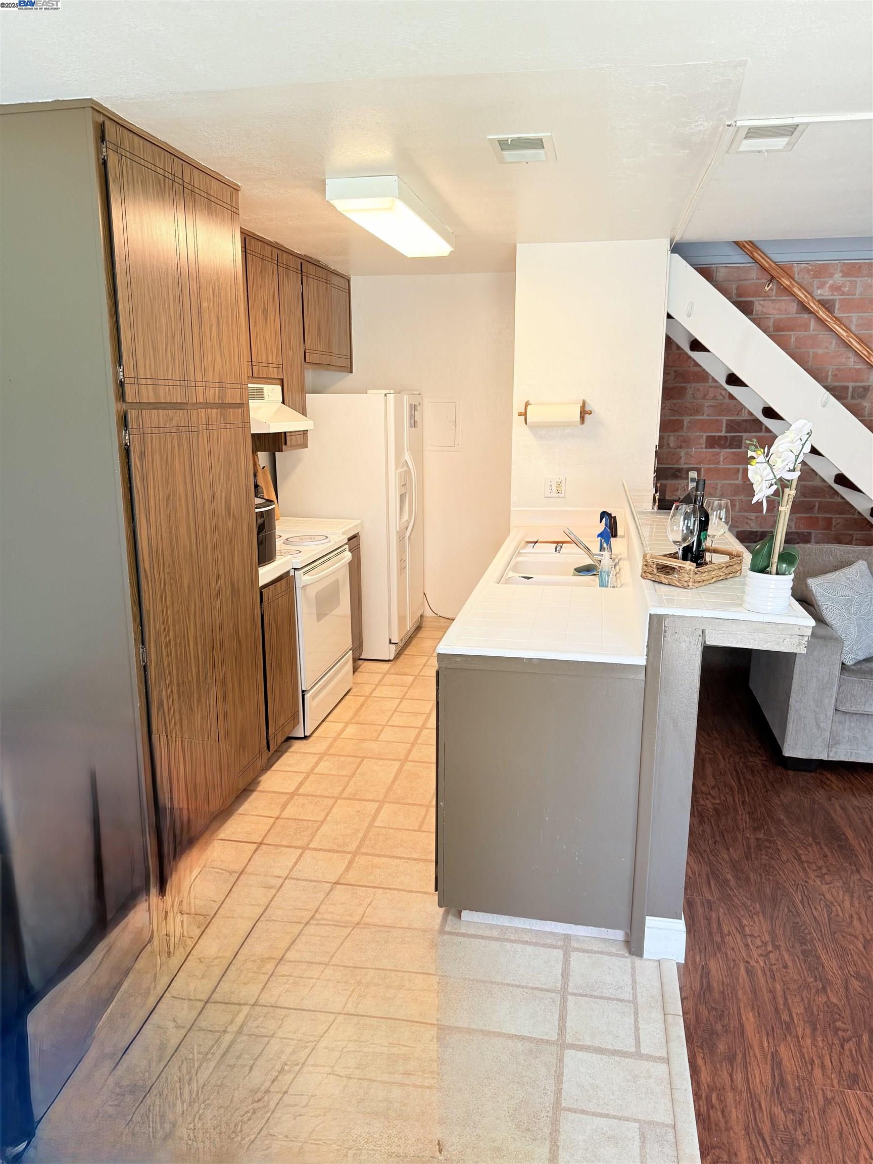 Photo #6: 41102570 Listing 