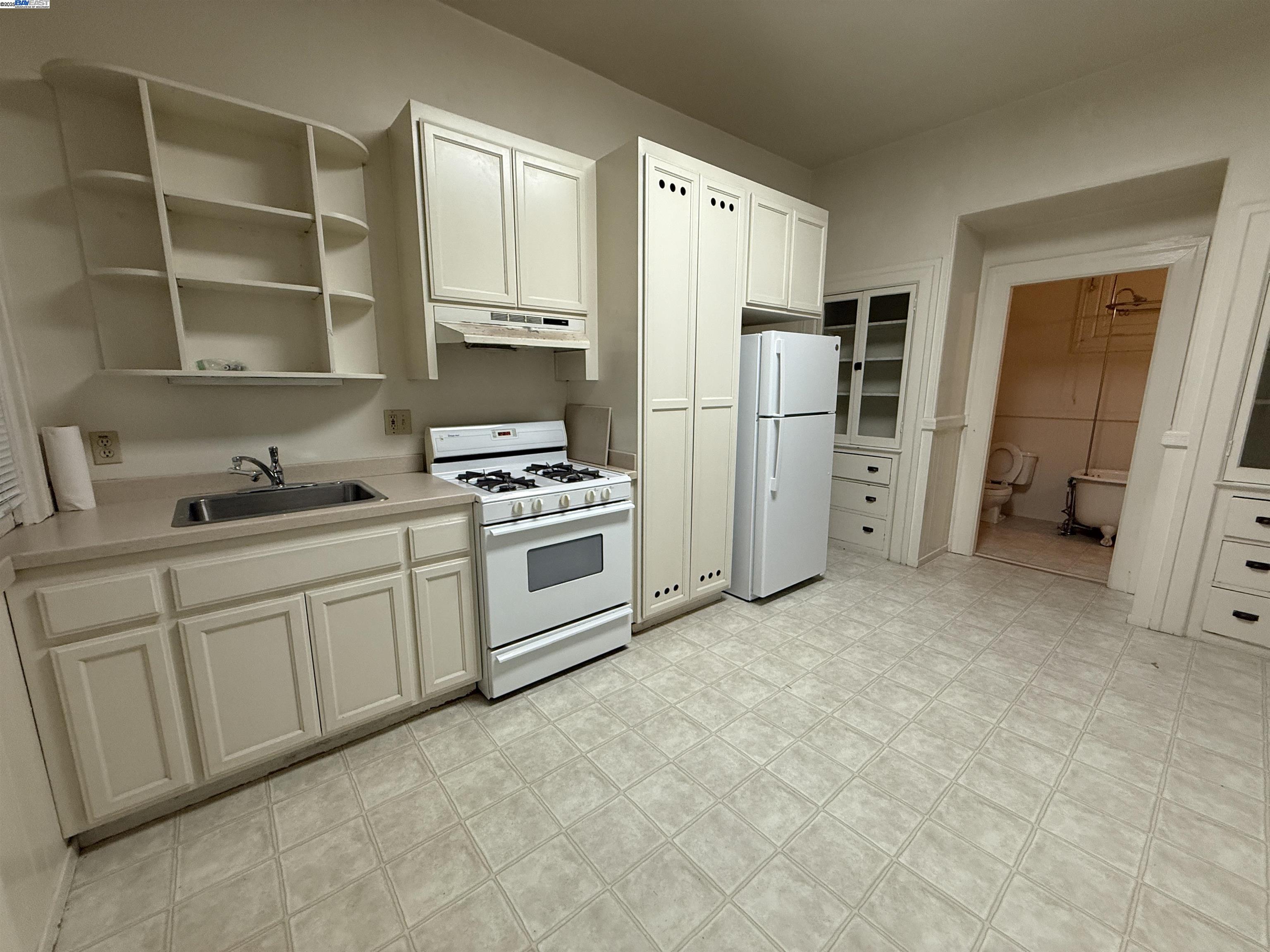 1173 Park Ave # C, Alameda, California 94501, 2 Bedrooms Bedrooms, 3 Rooms Rooms,1 BathroomBathrooms,Residential Lease,For Rent,1173 Park Ave # C,41102572