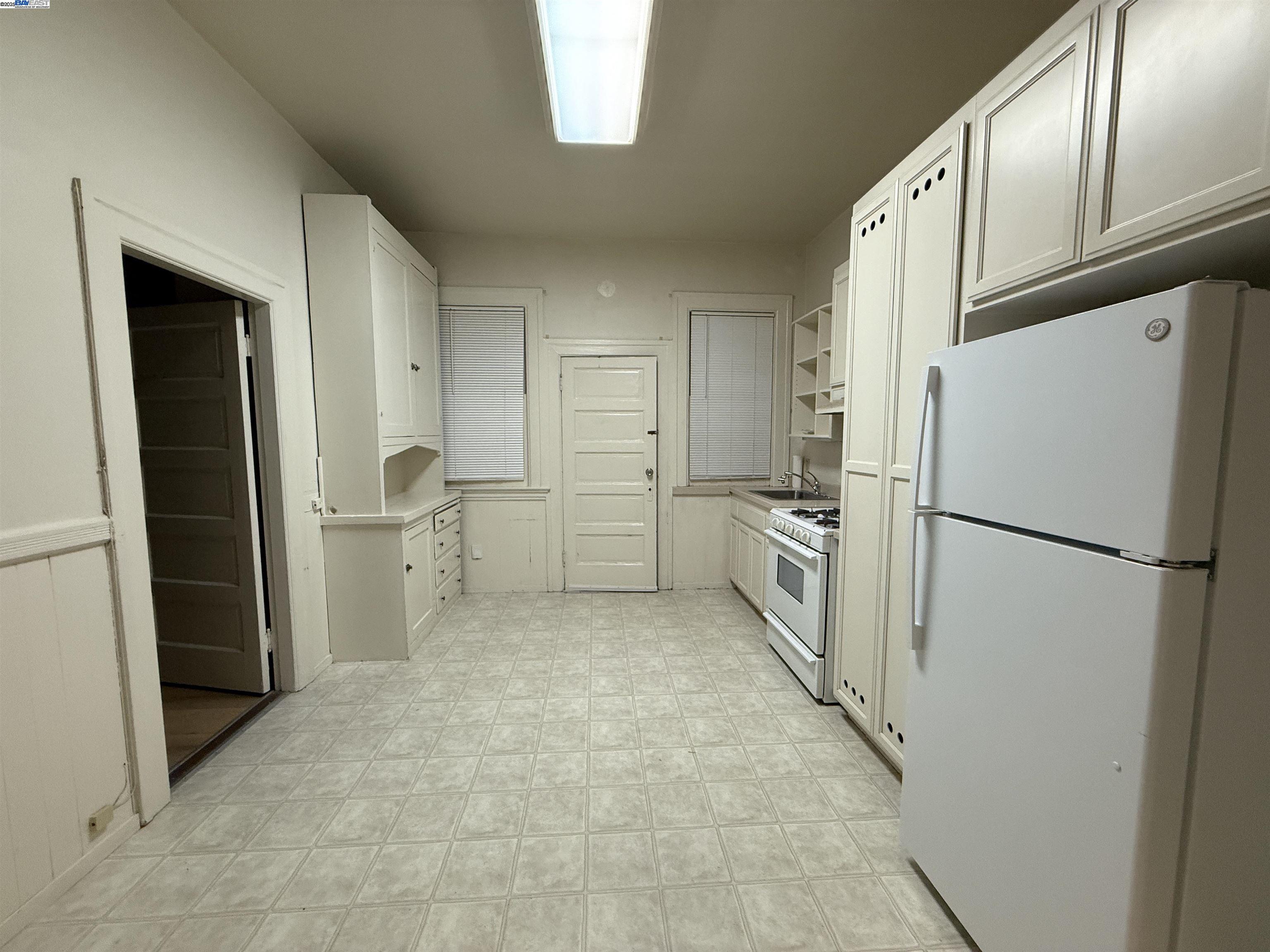 1173 Park Ave # C, Alameda, California 94501, 2 Bedrooms Bedrooms, 3 Rooms Rooms,1 BathroomBathrooms,Residential Lease,For Rent,1173 Park Ave # C,41102572