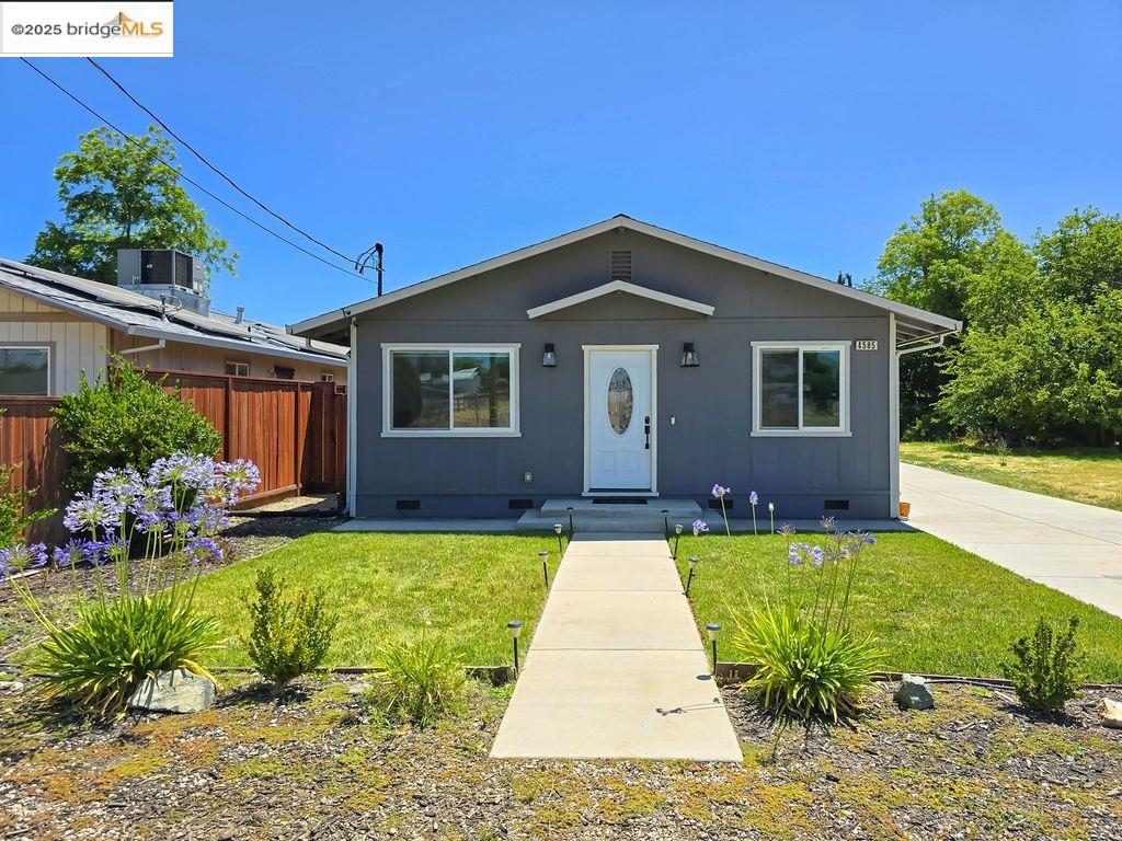 Detail Gallery Image 1 of 32 For 4585 Summer St, Olivehurst,  CA 95961 - 3 Beds | 2 Baths