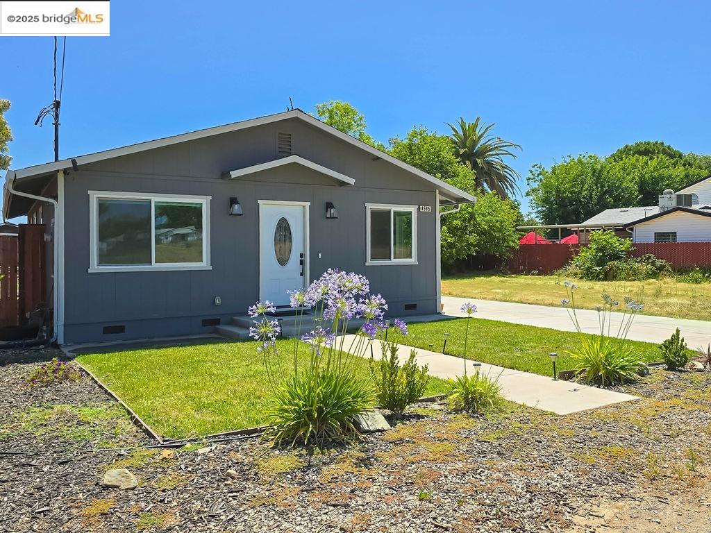Detail Gallery Image 2 of 32 For 4585 Summer St, Olivehurst,  CA 95961 - 3 Beds | 2 Baths