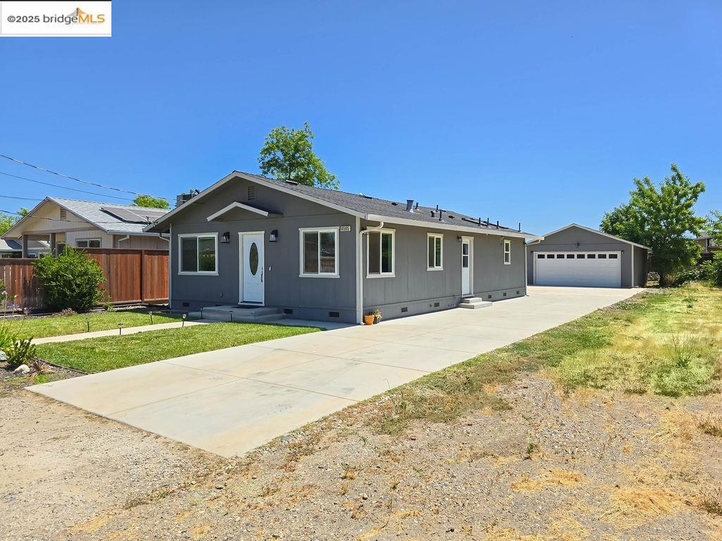 Detail Gallery Image 3 of 32 For 4585 Summer St, Olivehurst,  CA 95961 - 3 Beds | 2 Baths