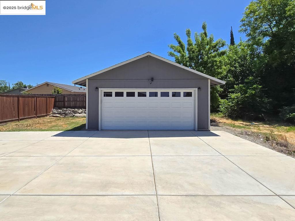 Detail Gallery Image 4 of 32 For 4585 Summer St, Olivehurst,  CA 95961 - 3 Beds | 2 Baths