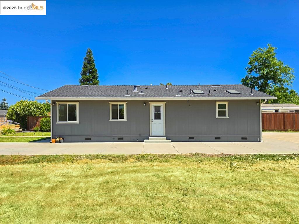 Detail Gallery Image 5 of 32 For 4585 Summer St, Olivehurst,  CA 95961 - 3 Beds | 2 Baths