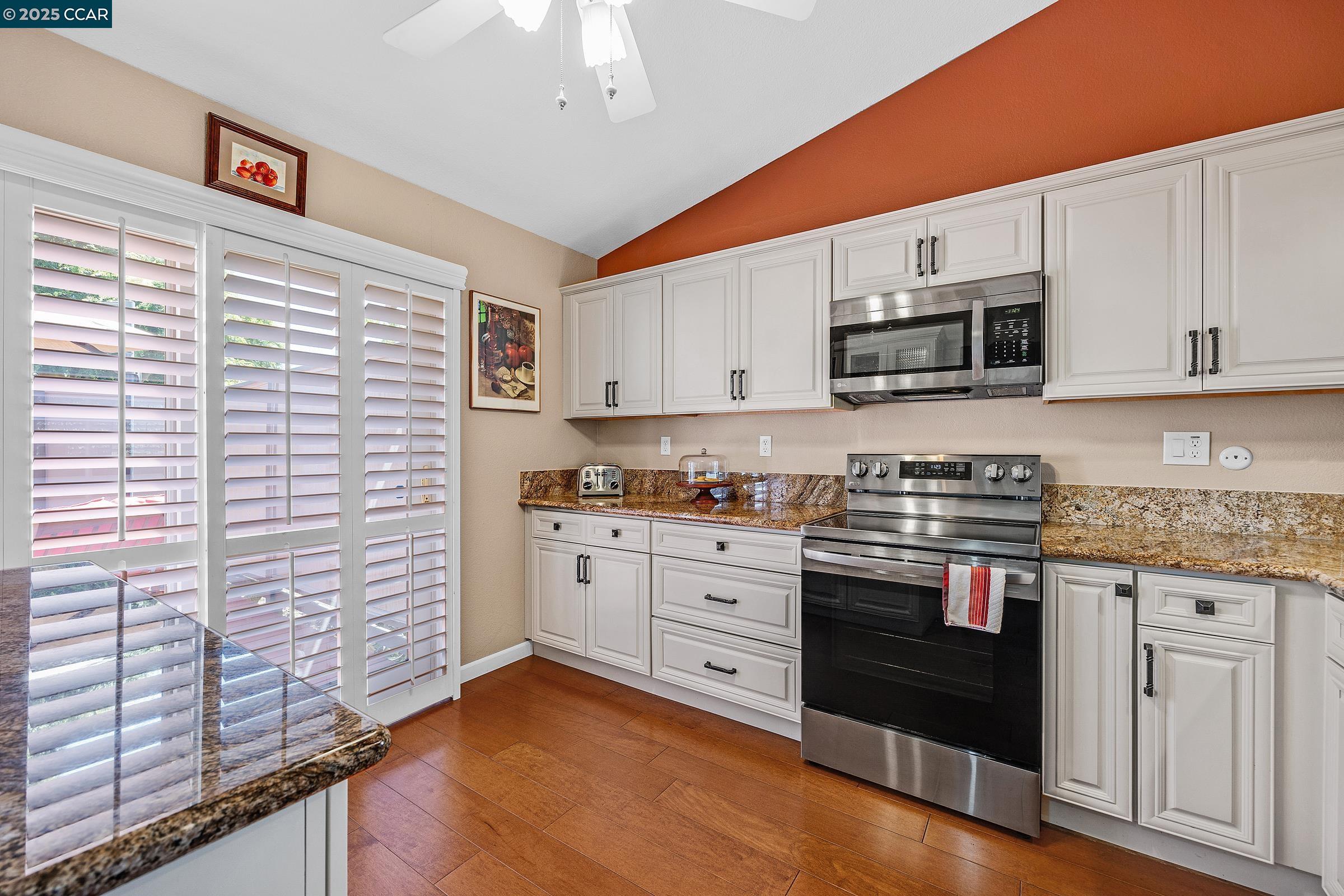 Photo #10: 41102579 Listing: Photo #10