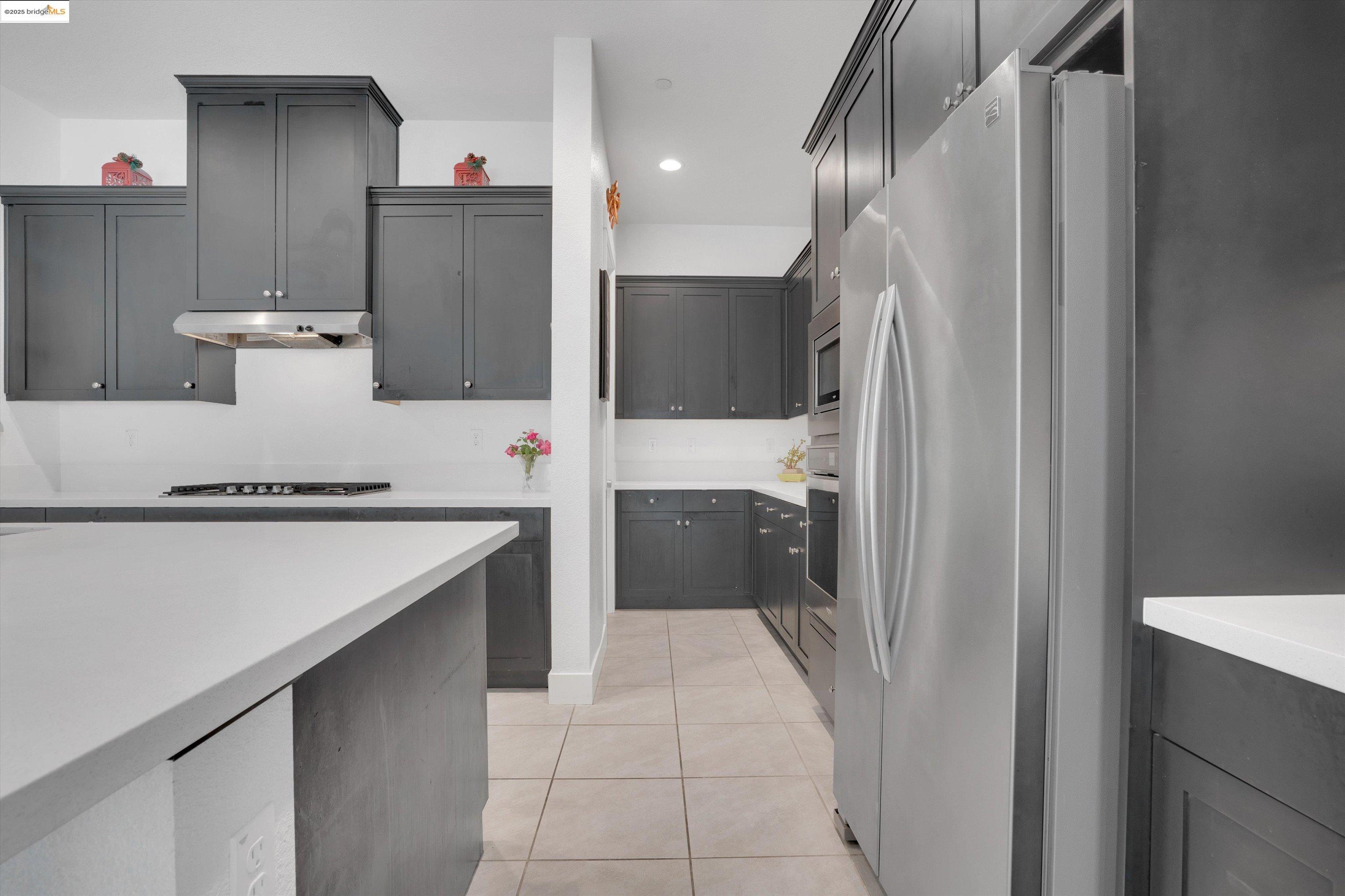 Detail Gallery Image 3 of 36 For 2281 Garden Farms Ave, Lathrop,  CA 95330 - 6 Beds | 4/1 Baths