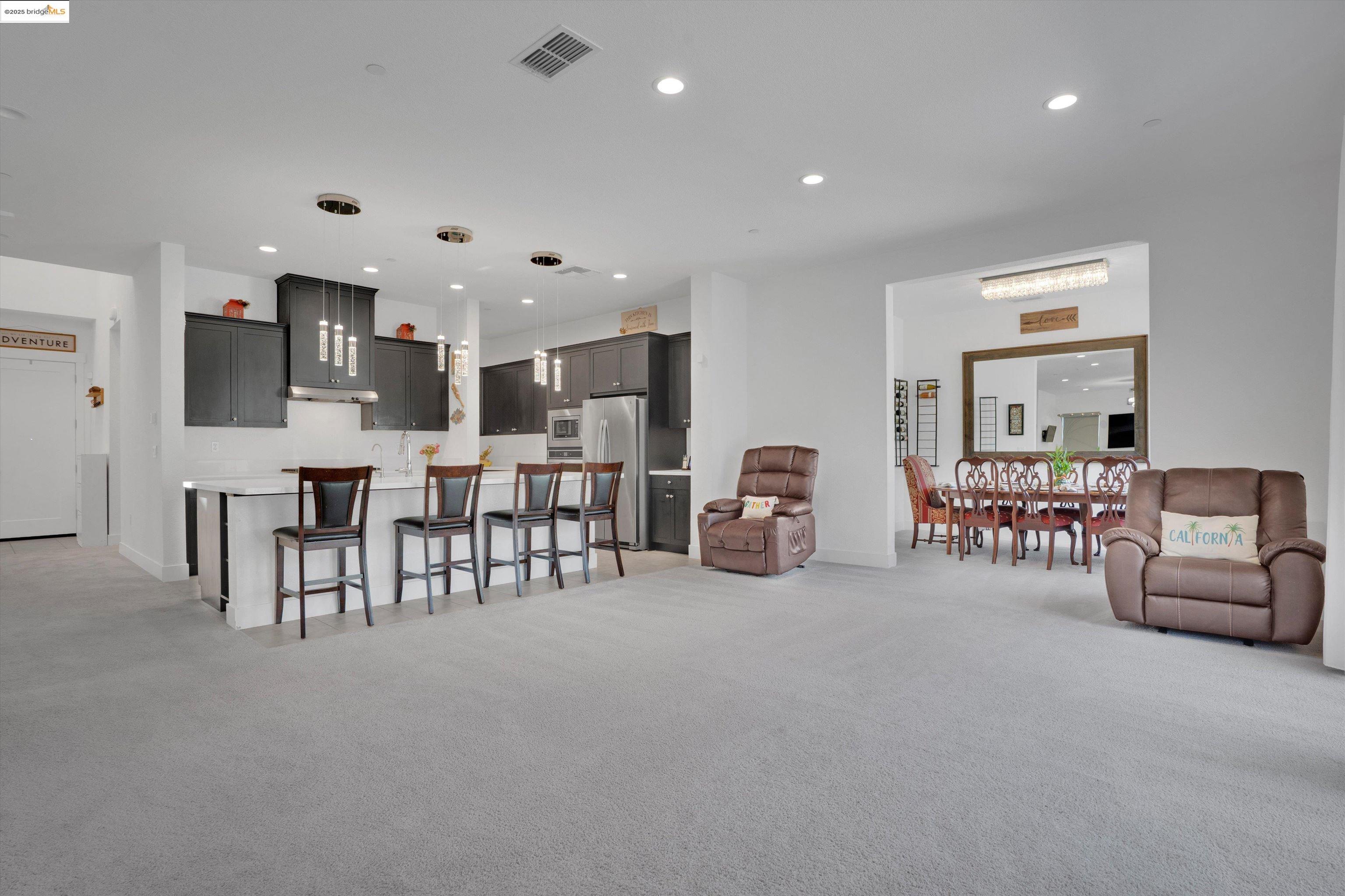 Detail Gallery Image 6 of 36 For 2281 Garden Farms Ave, Lathrop,  CA 95330 - 6 Beds | 4/1 Baths