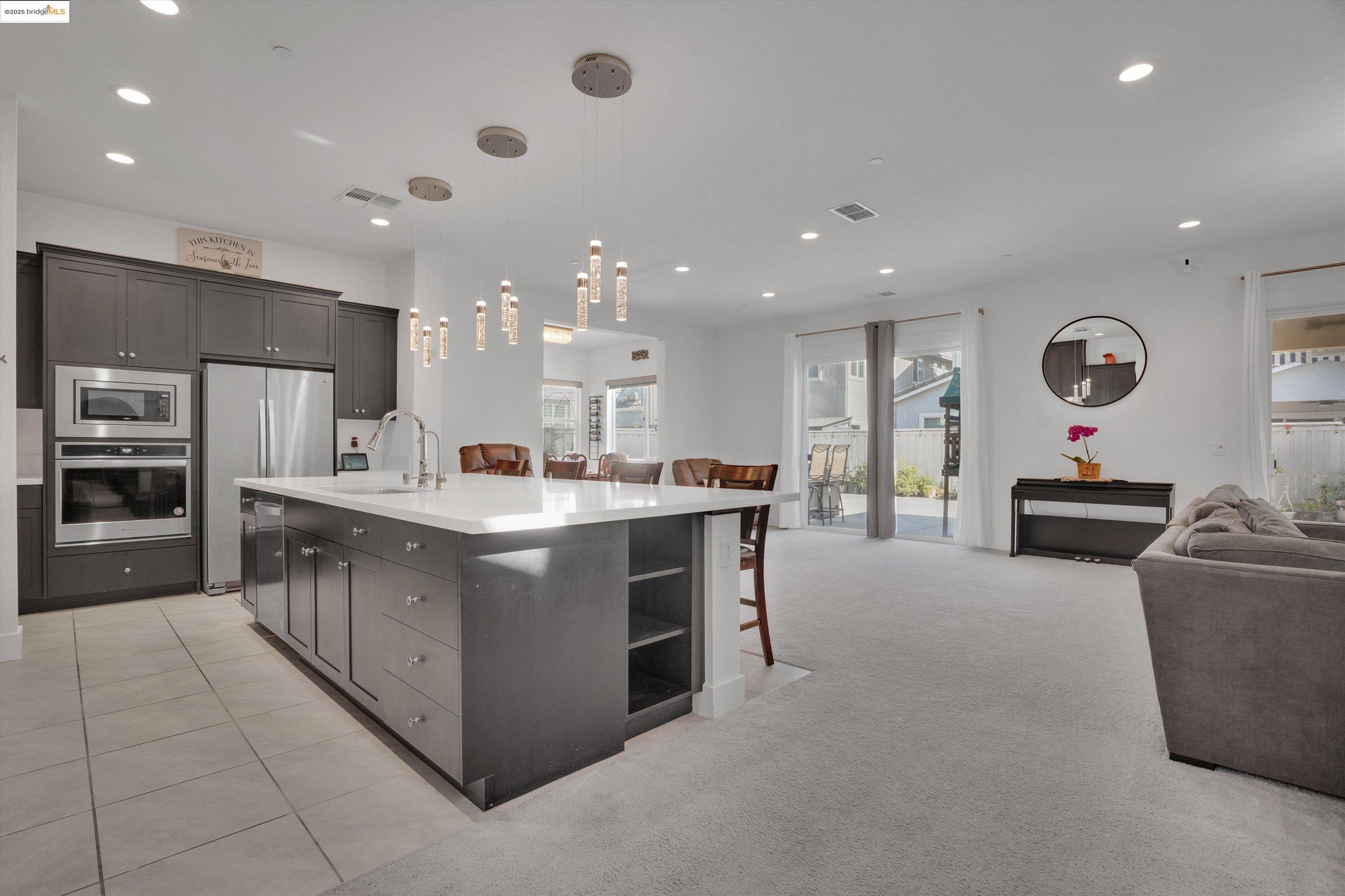 Detail Gallery Image 7 of 36 For 2281 Garden Farms Ave, Lathrop,  CA 95330 - 6 Beds | 4/1 Baths