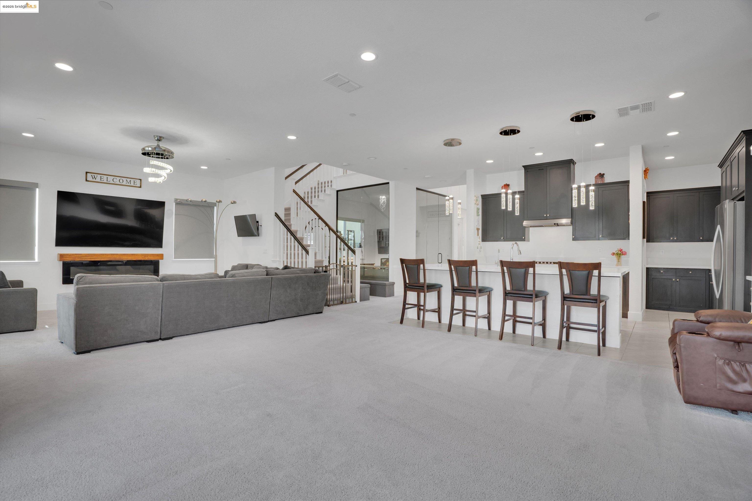 Detail Gallery Image 8 of 36 For 2281 Garden Farms Ave, Lathrop,  CA 95330 - 6 Beds | 4/1 Baths