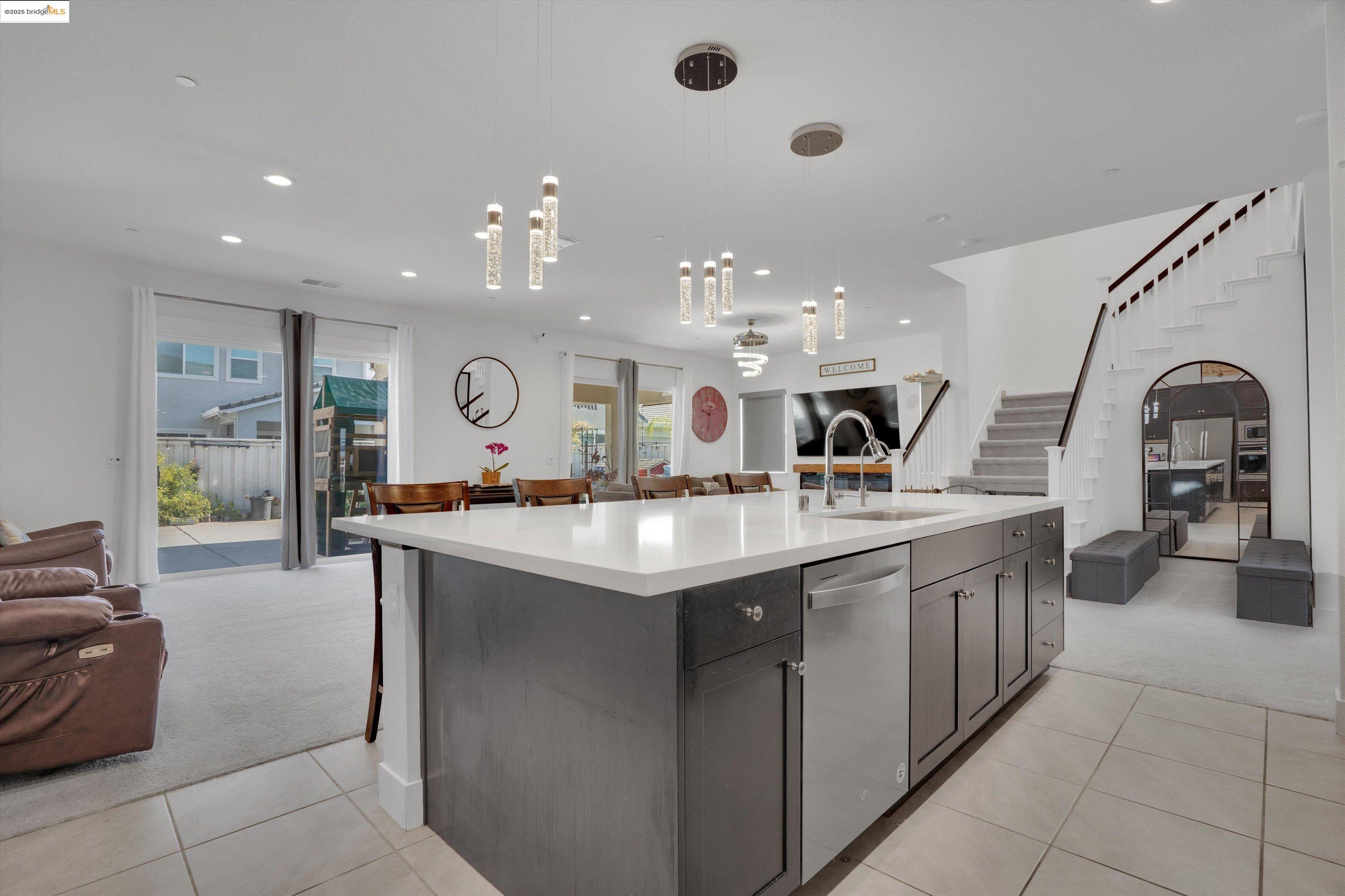 Detail Gallery Image 9 of 36 For 2281 Garden Farms Ave, Lathrop,  CA 95330 - 6 Beds | 4/1 Baths