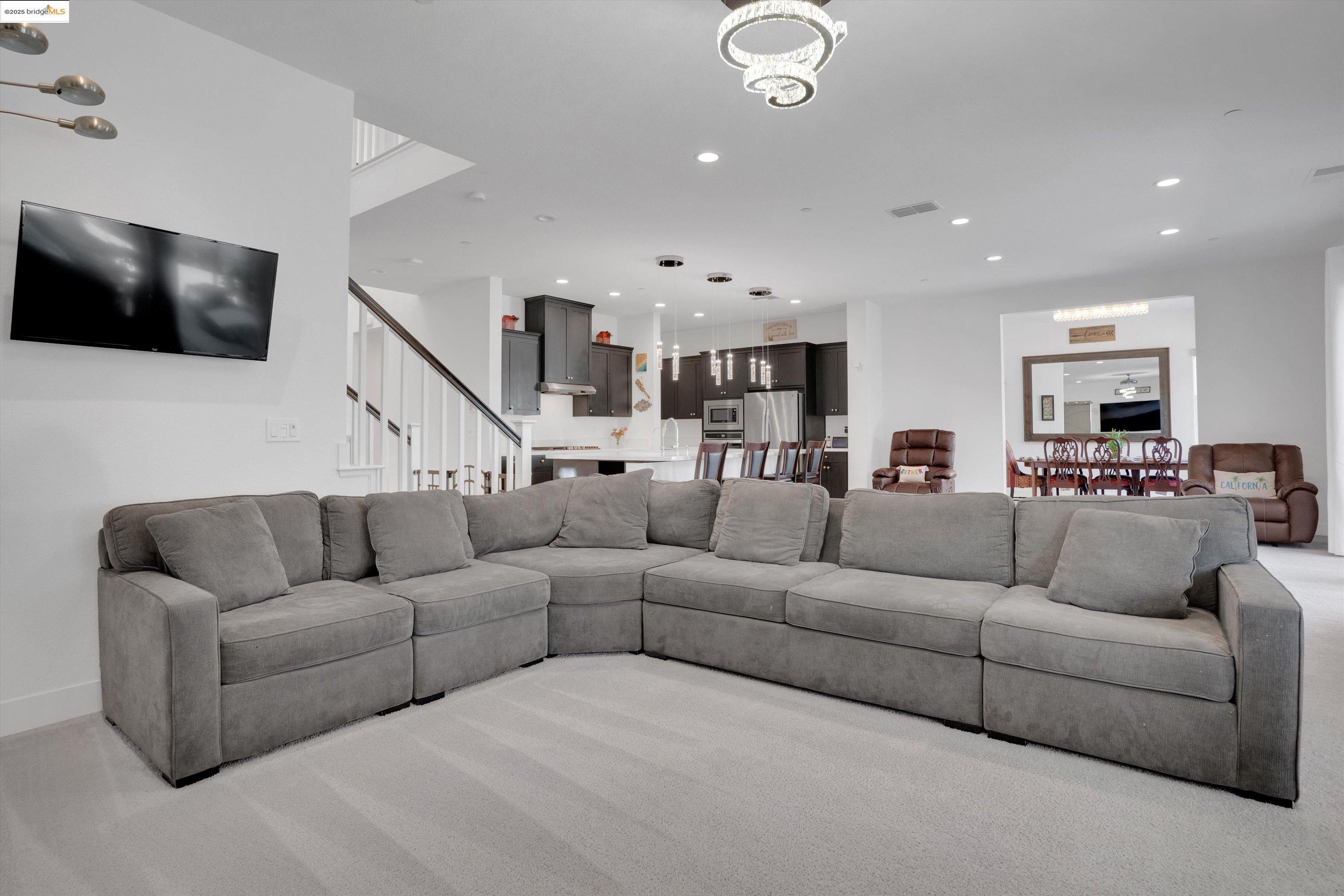 Detail Gallery Image 10 of 36 For 2281 Garden Farms Ave, Lathrop,  CA 95330 - 6 Beds | 4/1 Baths