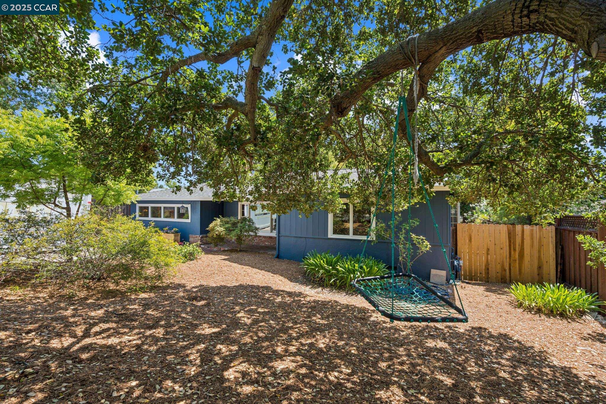 Detail Gallery Image 2 of 42 For 448 Cumberland Dr, Pleasant Hill,  CA 94523 - 3 Beds | 2 Baths