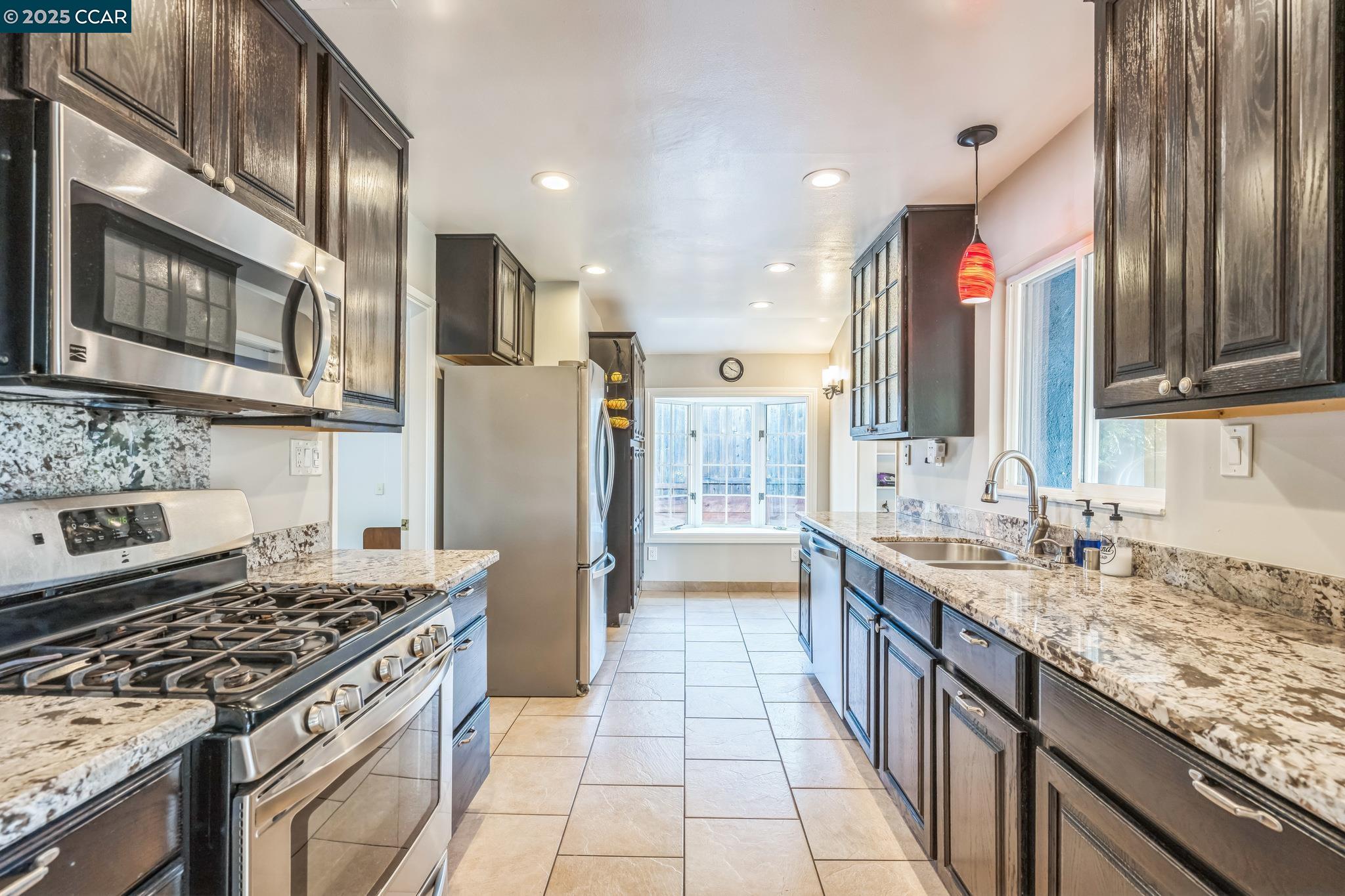 Detail Gallery Image 7 of 42 For 448 Cumberland Dr, Pleasant Hill,  CA 94523 - 3 Beds | 2 Baths