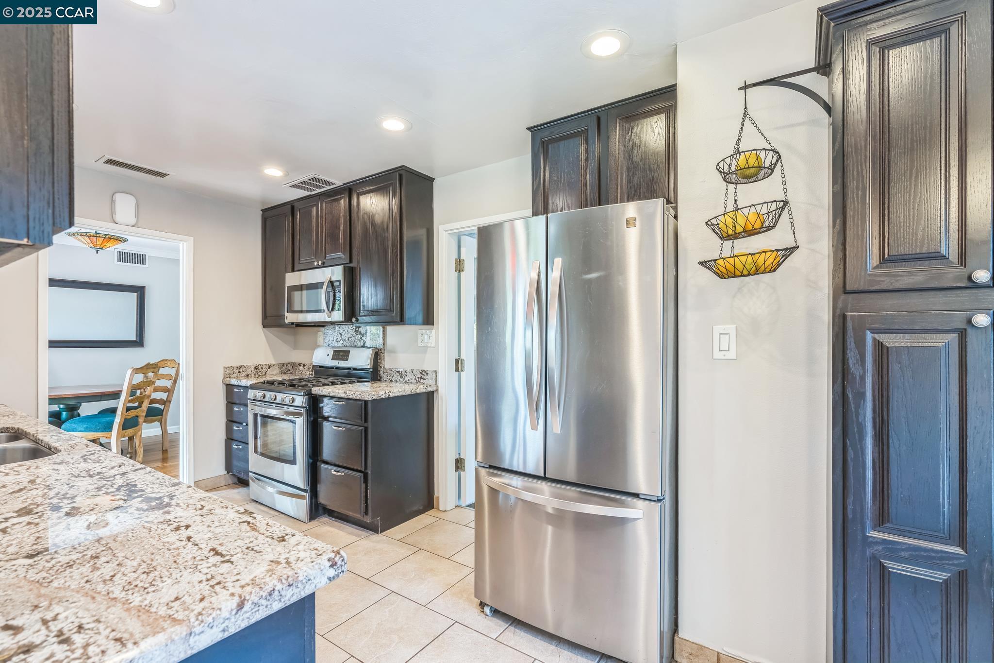 Detail Gallery Image 9 of 42 For 448 Cumberland Dr, Pleasant Hill,  CA 94523 - 3 Beds | 2 Baths